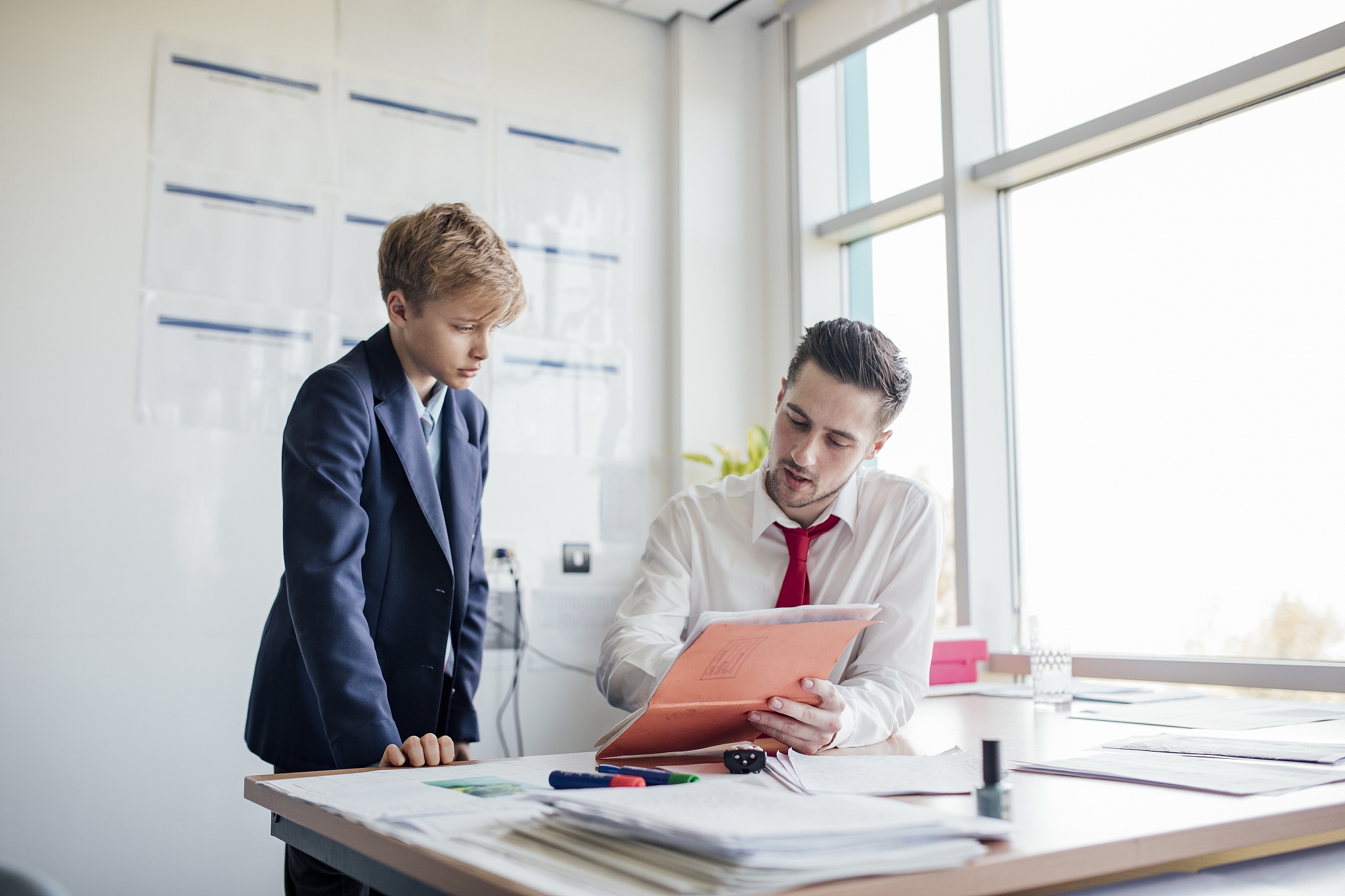 从教师和学生两个角度如何提升高中生数学建模素养水平中的表征与交流、反思与应用维度？