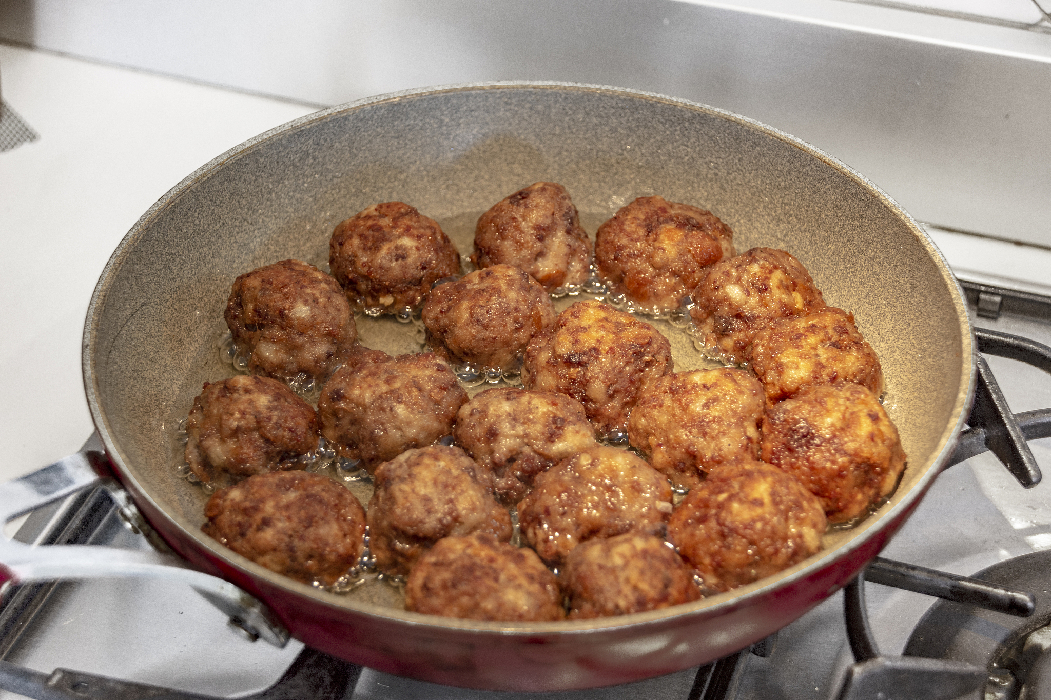 cooking meatballs in oil