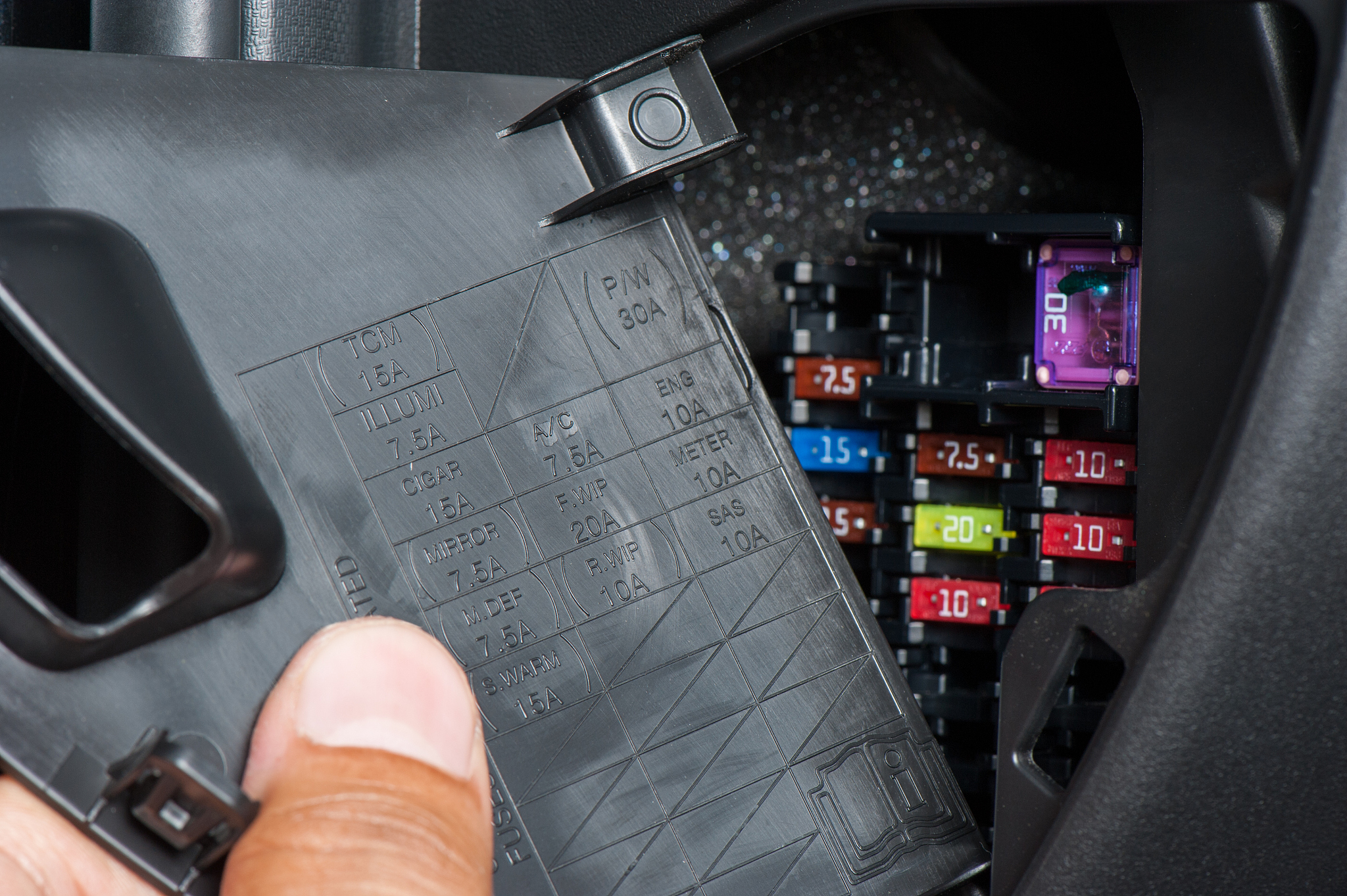 标致307车内保险盒F5保险丝