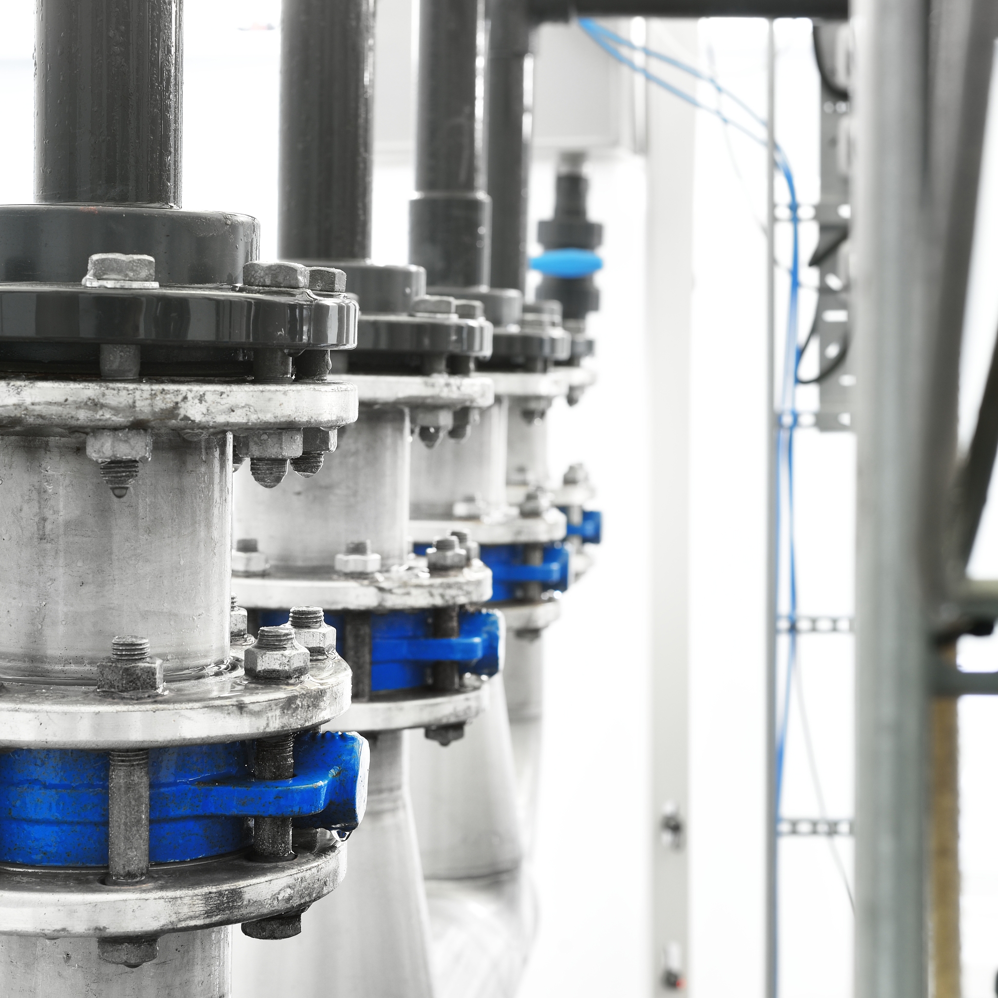 列出几位科学家研究涡街流量计的具体内容