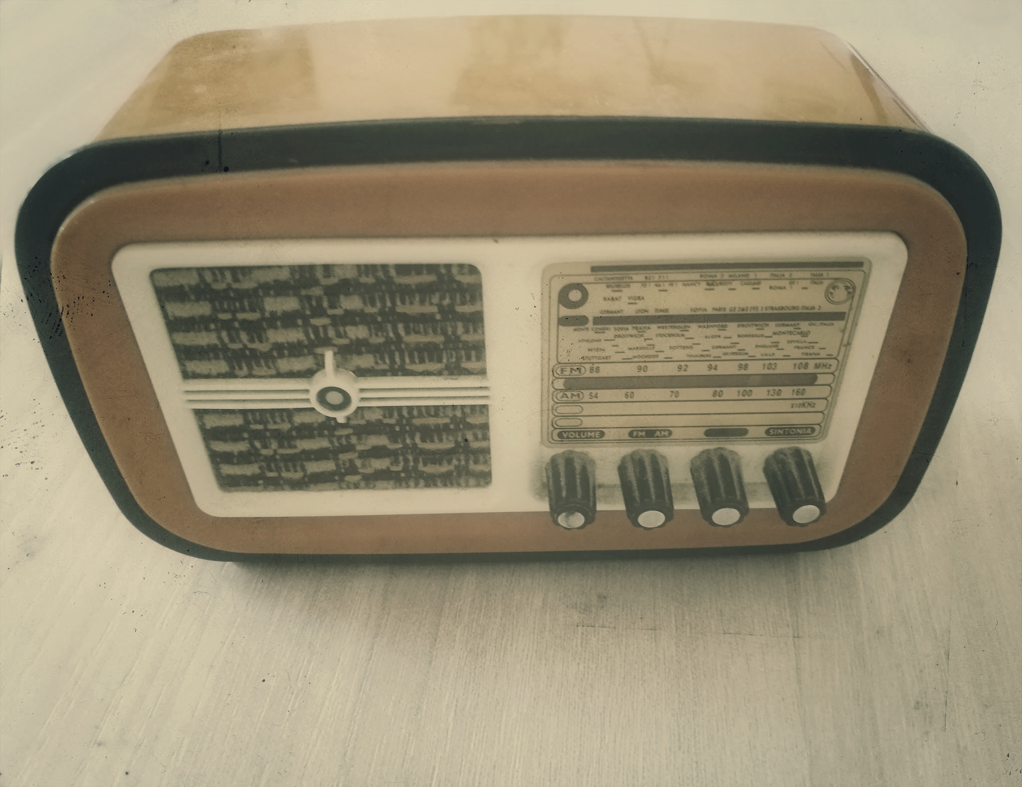 收音机调谐方式：如何找到你想要的电台