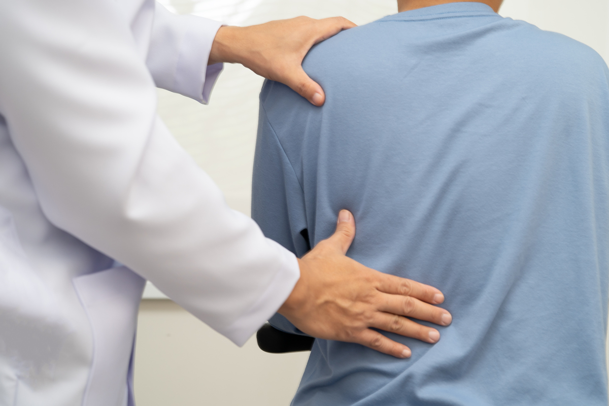 68岁男性胸痛、双下肢水肿、呼吸困难：可能是心脏或肺部疾病