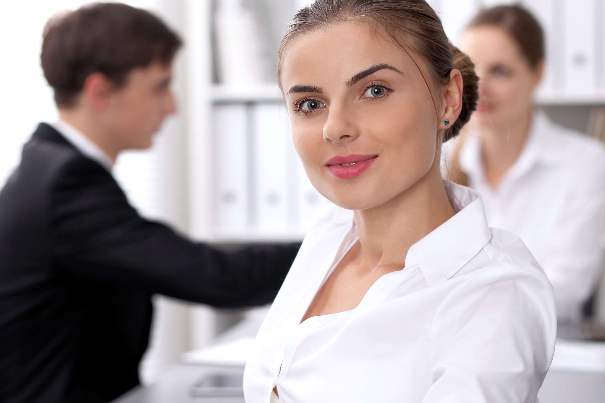 对部落首领的外貌进行描述