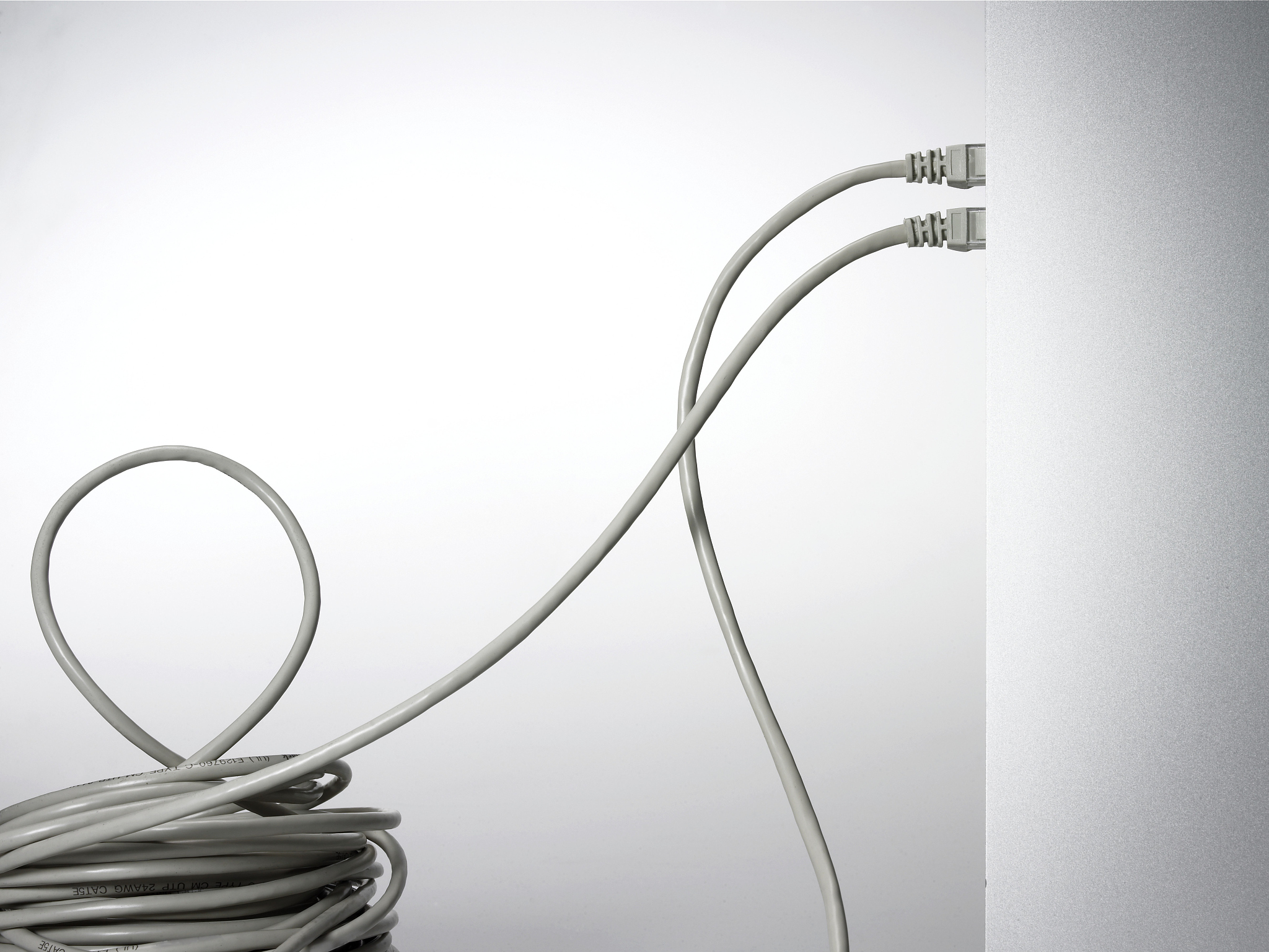 However due to uneven stress distribution the diameter non-uniformity of amorphous wire can result in significant curvature during the drawing process which not only deteriorates magnetic properties b