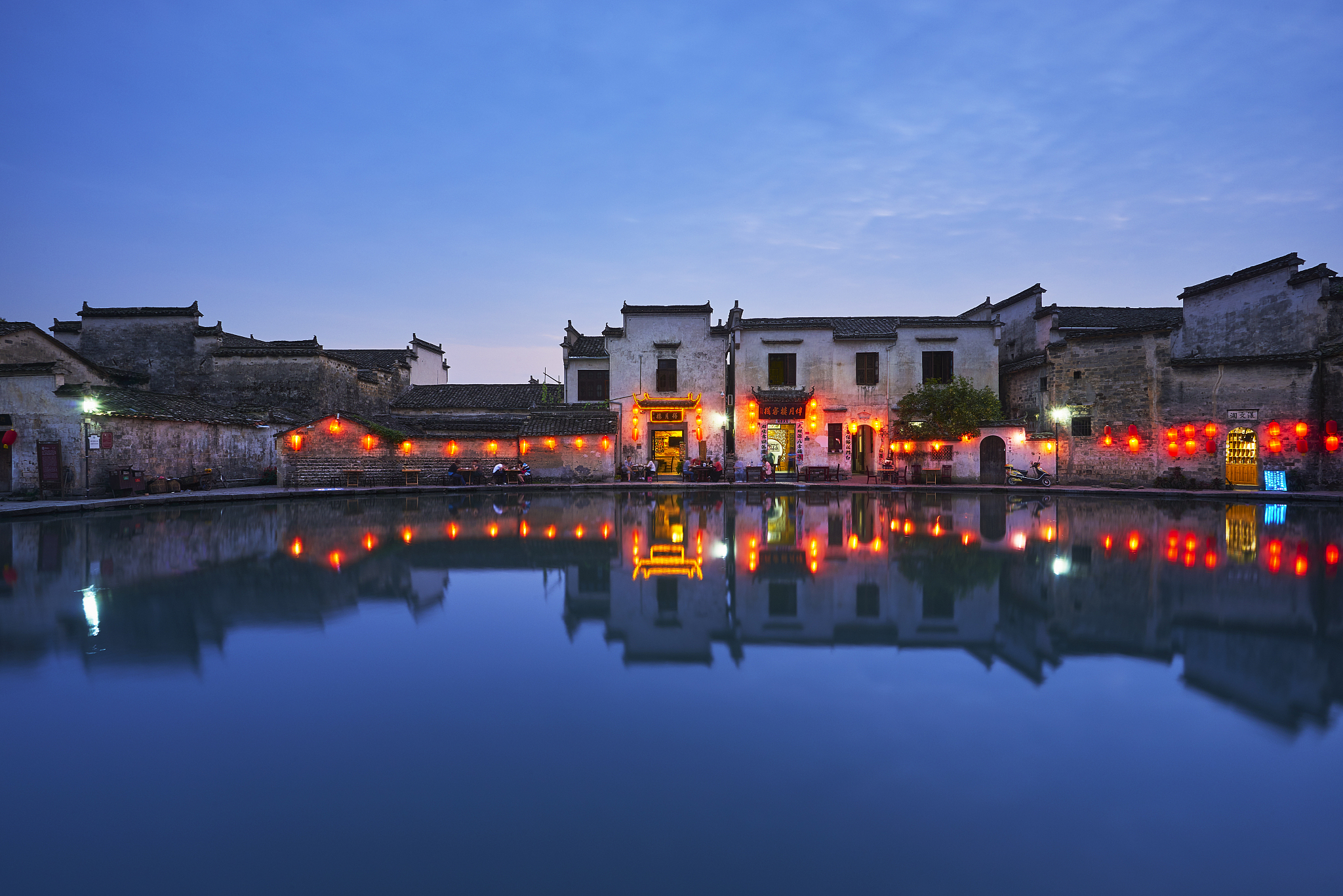 请不少于800汉字的博客文章主题是：安徽的风俗语言要幽默口语化。