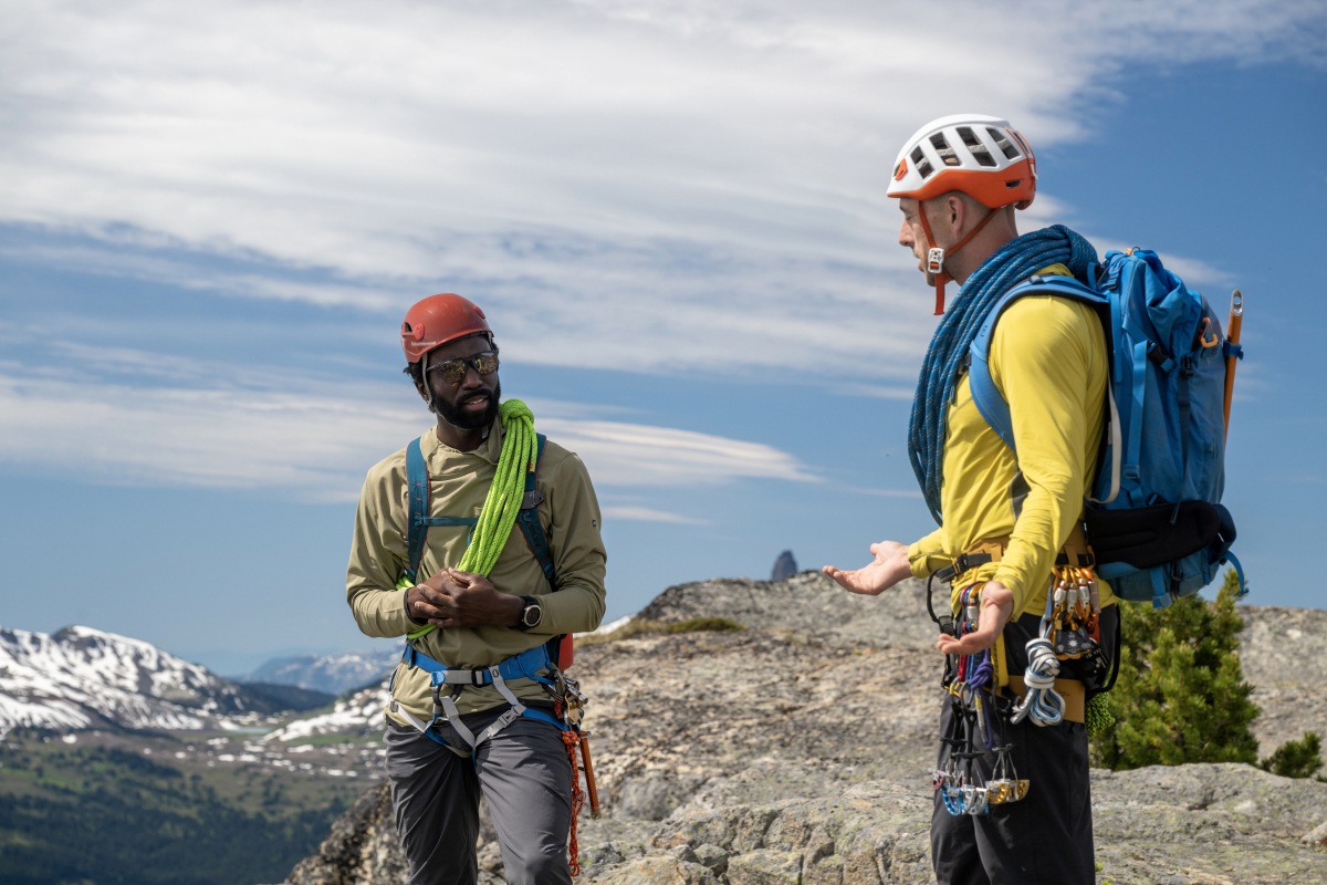写一遍在3000字左右关于穷游和特种兵式旅游的观点
