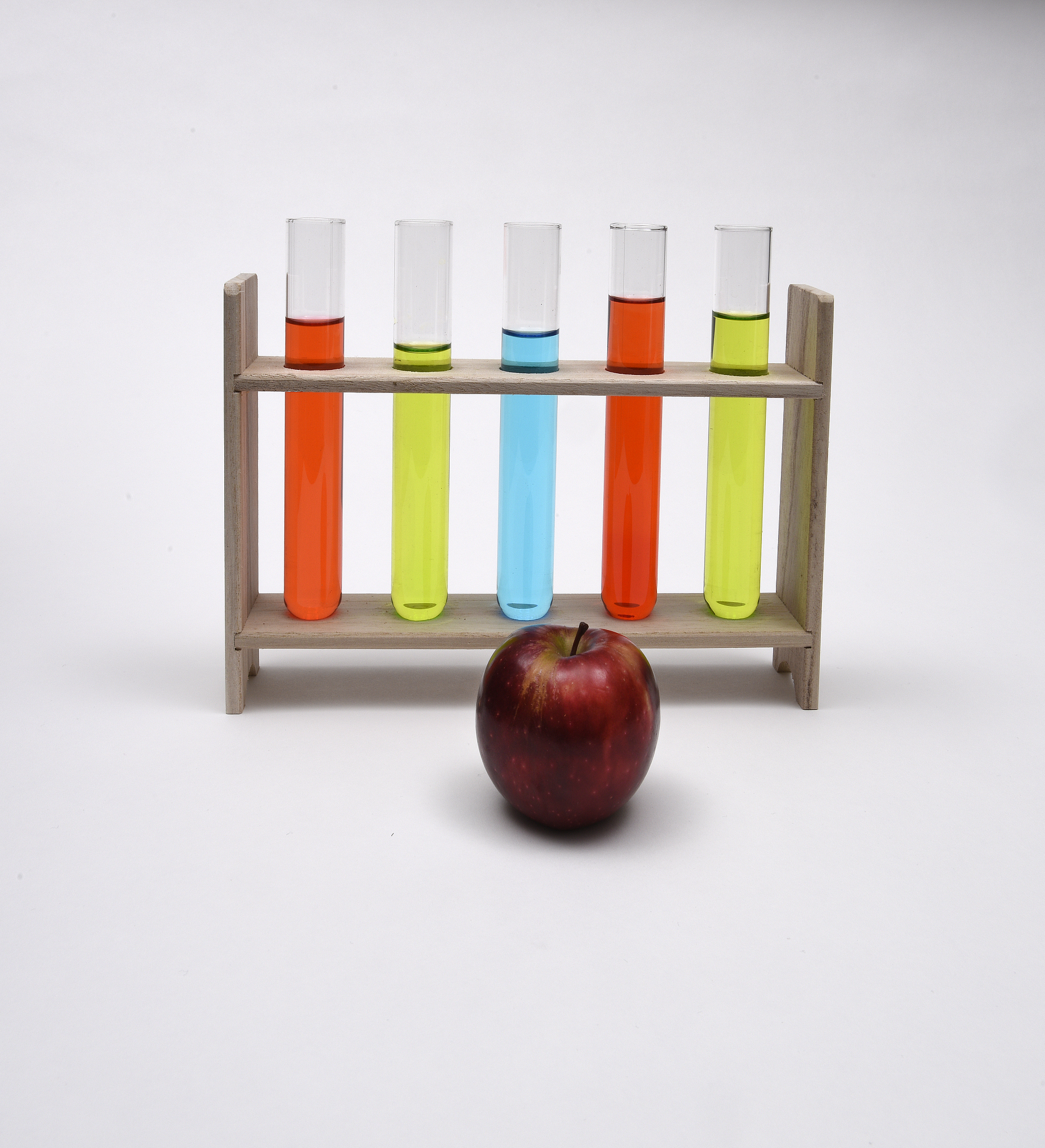 Meanwhile the compound heat and moisture extremes will threaten maize production worldwide 按照field crops research期刊的标准润色上面句子。