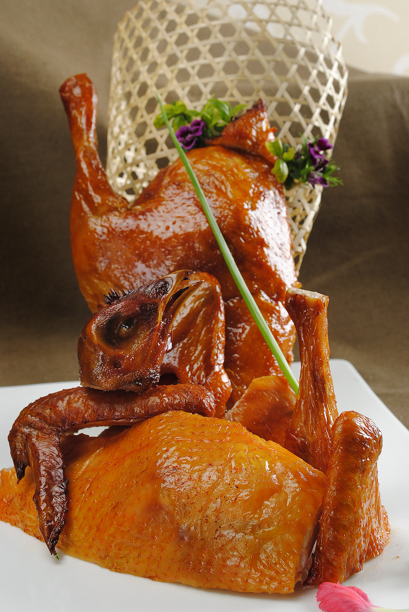 叫花鸡：湖南传统美食，香气四溢，回味无穷