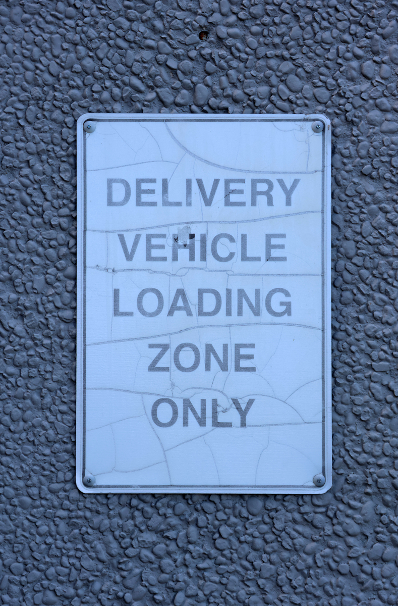 用英语写50字关于做自己自己不一样的短文