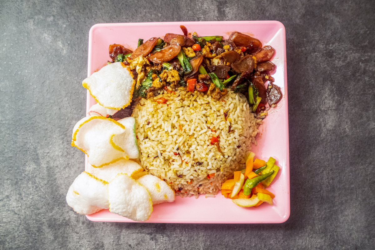 双拼孜然烤肉小炒肉饭藏头诗：好吃、难抗拒、回味无穷