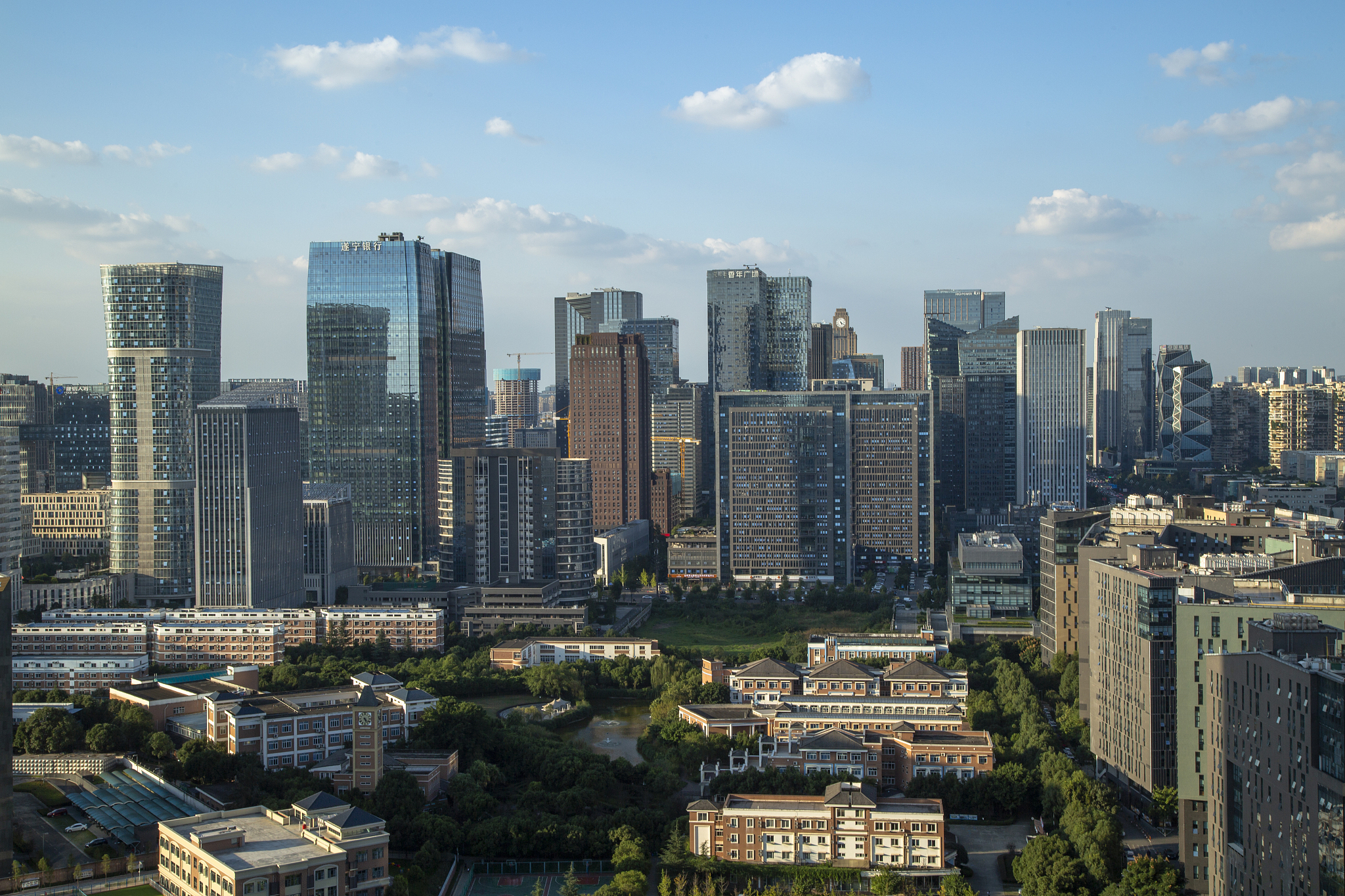 Recommend Chengdu to live in Talk about the good and bad points living there in aspects like transportation house price income food atmosphere environment climate air quality population education crim