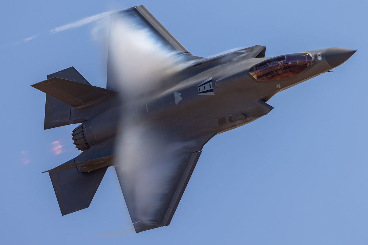 歼-35 vs F-35：谁更强大？
