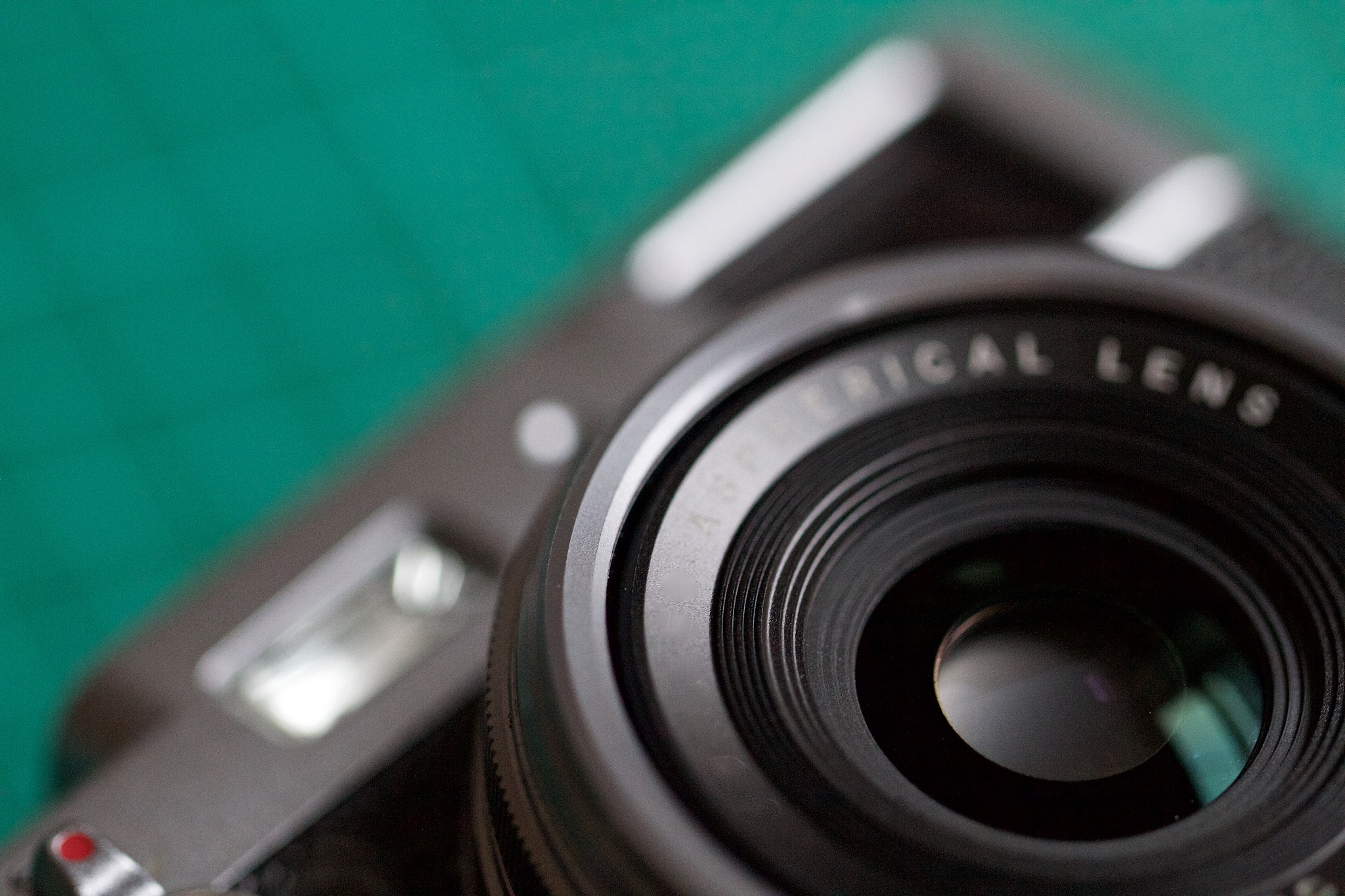 尼康AF-S NIKKOR 24-70mm f/2.8E ED VR镜头评测：优缺点分析