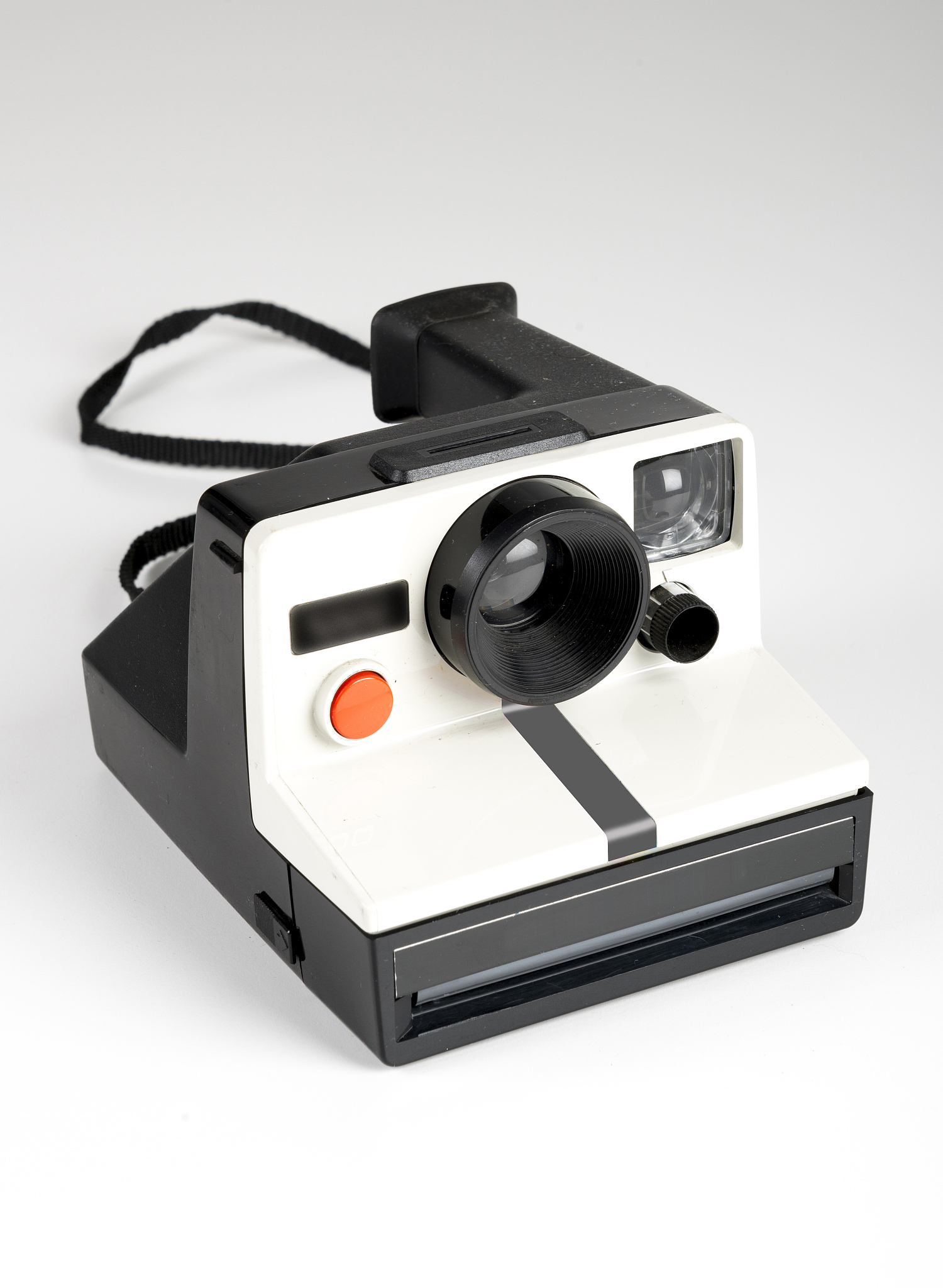 帮我检查逻辑并按照SCI论文标准润色下面这段话： Furthermore this particular type of LD suffers severe thermal issues and is not yet fully developed rendering it unsuitable and costly for high power laser system