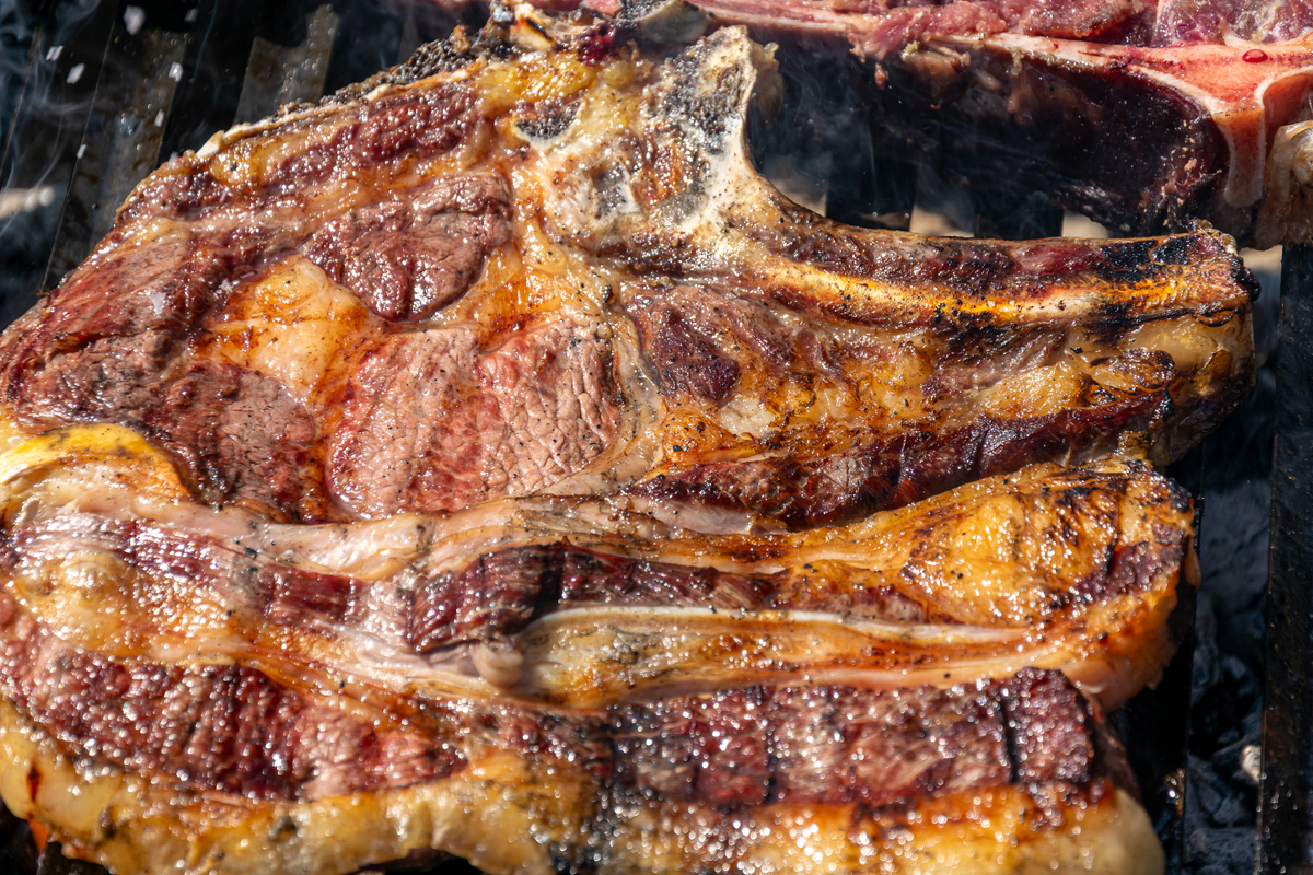 新疆没有卖熟牛肉羊肉的原因：气候、交通和饮食习惯