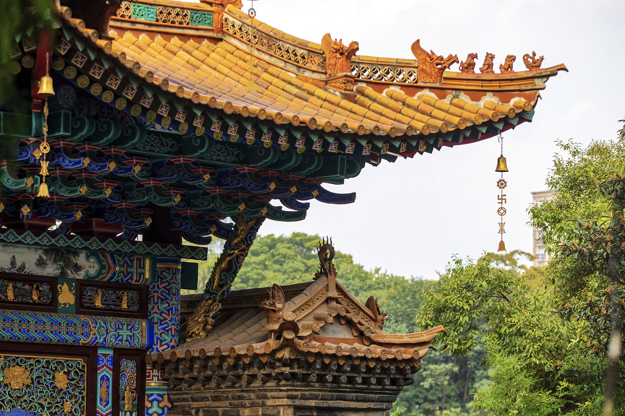云南省昆明市圆通寺牌坊一角特写