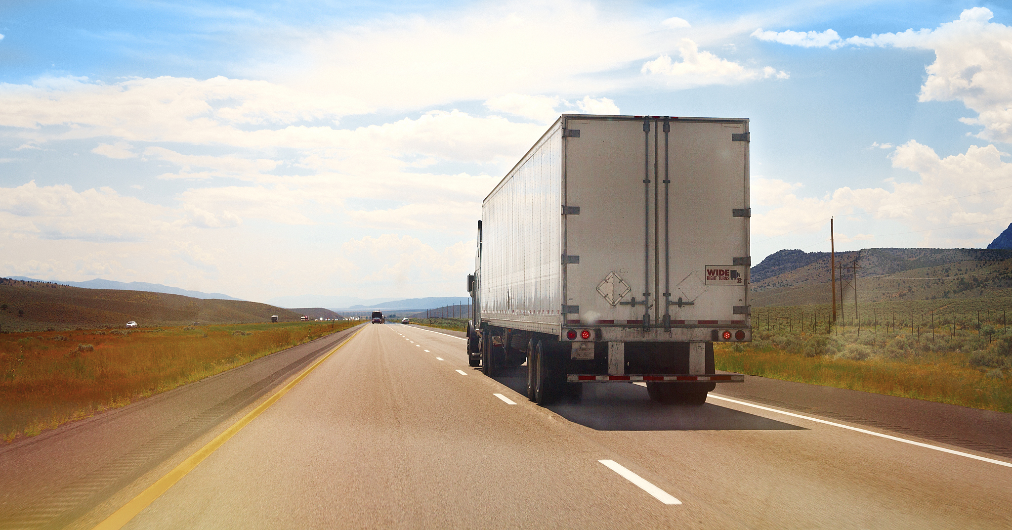 公路运输合同范本 - 货物运输协议