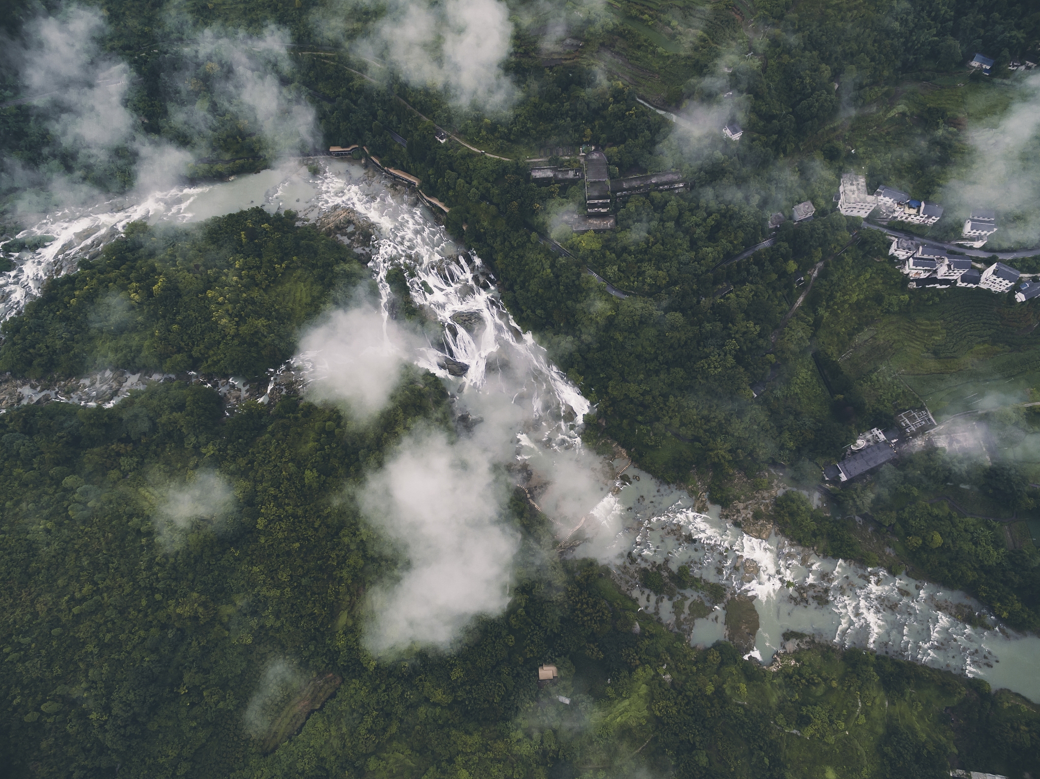 卫星视角下的湖山乡：翡翠仙侠湖，筑梦班唱响亚运