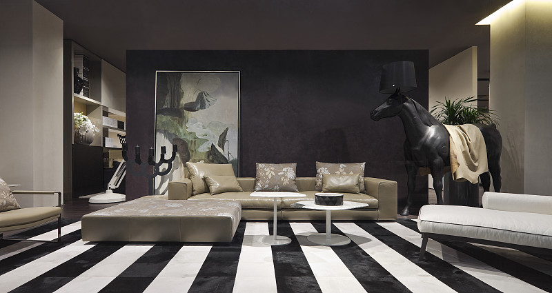 艾欧系列高端沙发精致简家无可挑剔艾欧系列沙发系列实景拍摄案例用心设计打破常规平凡高端原创 进口编织绳 做享舒适高端原创 进口编织绳 做享舒适这个系列来源于意大利沿海小镇风格有点类似威尼斯水城的韵味就是沿海度假独特休闲的感觉它的整个外观风格没有棱角分明都是采用圆润的转角设计您看它的扶手、靠背以及桌子的边角圆弧处理能感受到它的细节打磨处理这些都是结合人工设计以及手工打磨的设计用心简直无与伦比蓝色的色调