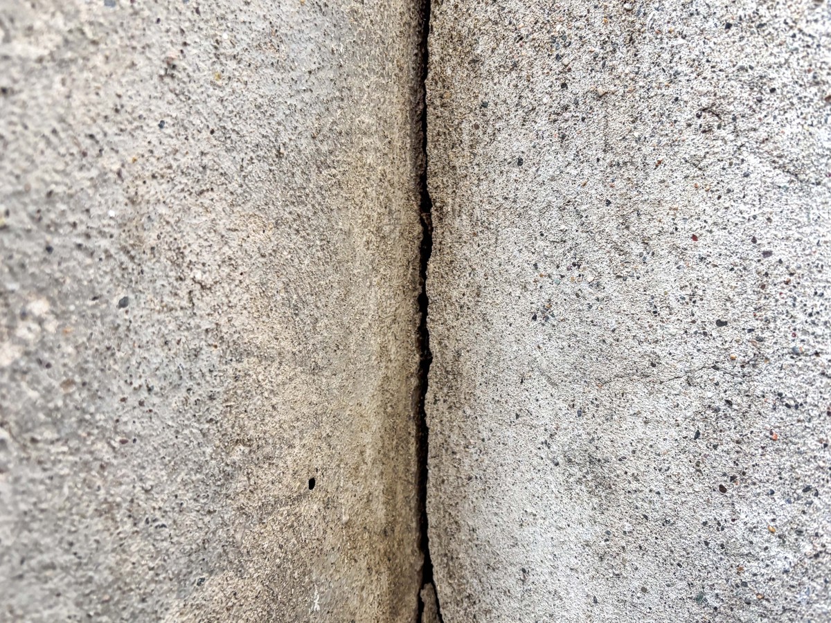 A道路桥梁施工中混凝土裂缝成因及应对分析