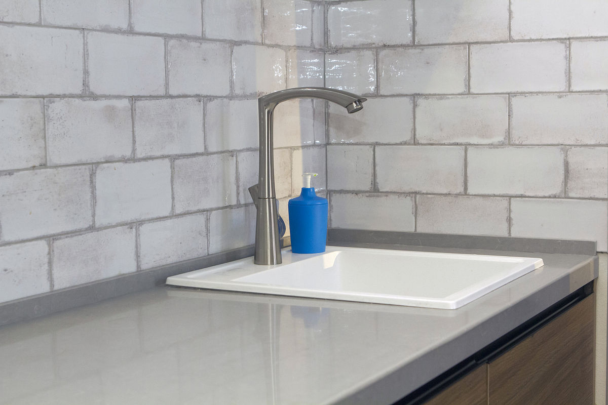 chatGPTHello! How can I assist you today为什么有的人很聪明却一辈子留在社会底层？