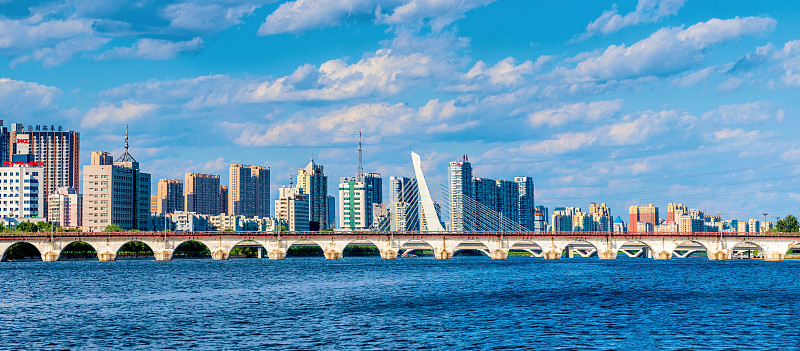 中国辽宁抚顺浑河全景风光