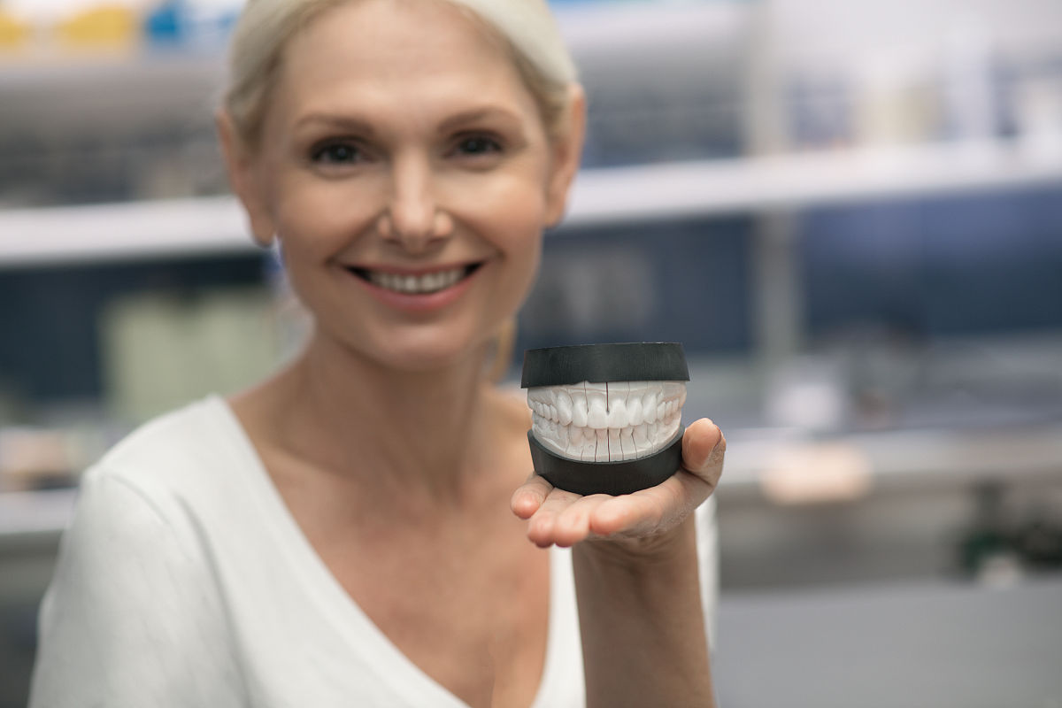 医师管理系统功能：添加、查看、编辑和删除医师信息