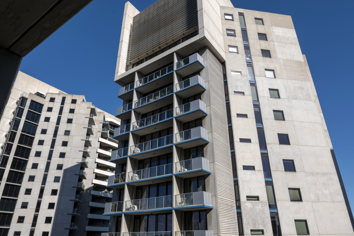 共有32层楼从第一层到32层要设置多少个