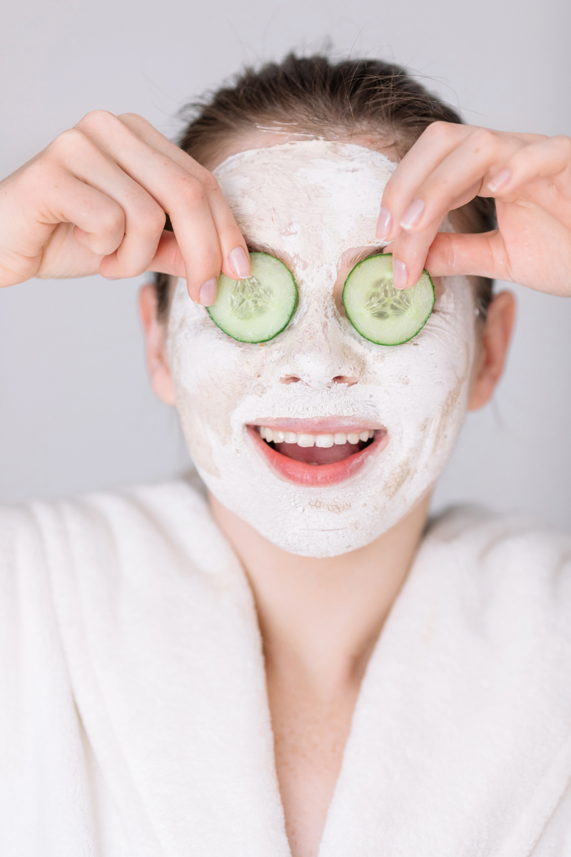 暴晒后皮肤修复指南：补水、冷敷、修复产品全解析