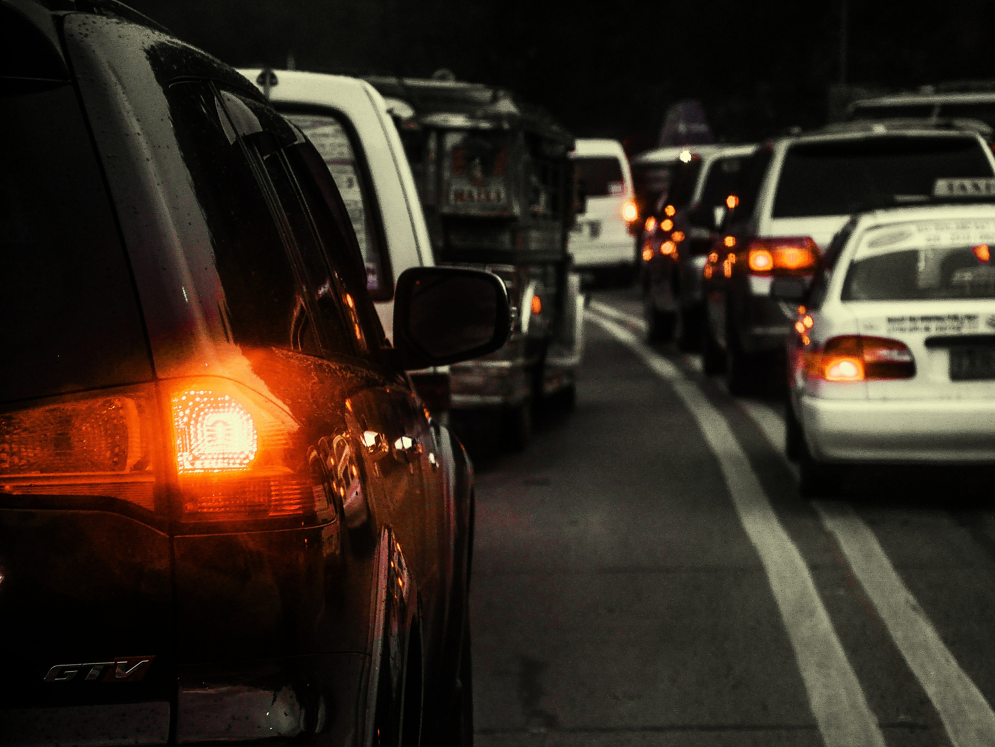 夜间行车安全指南：降低风险，保障出行