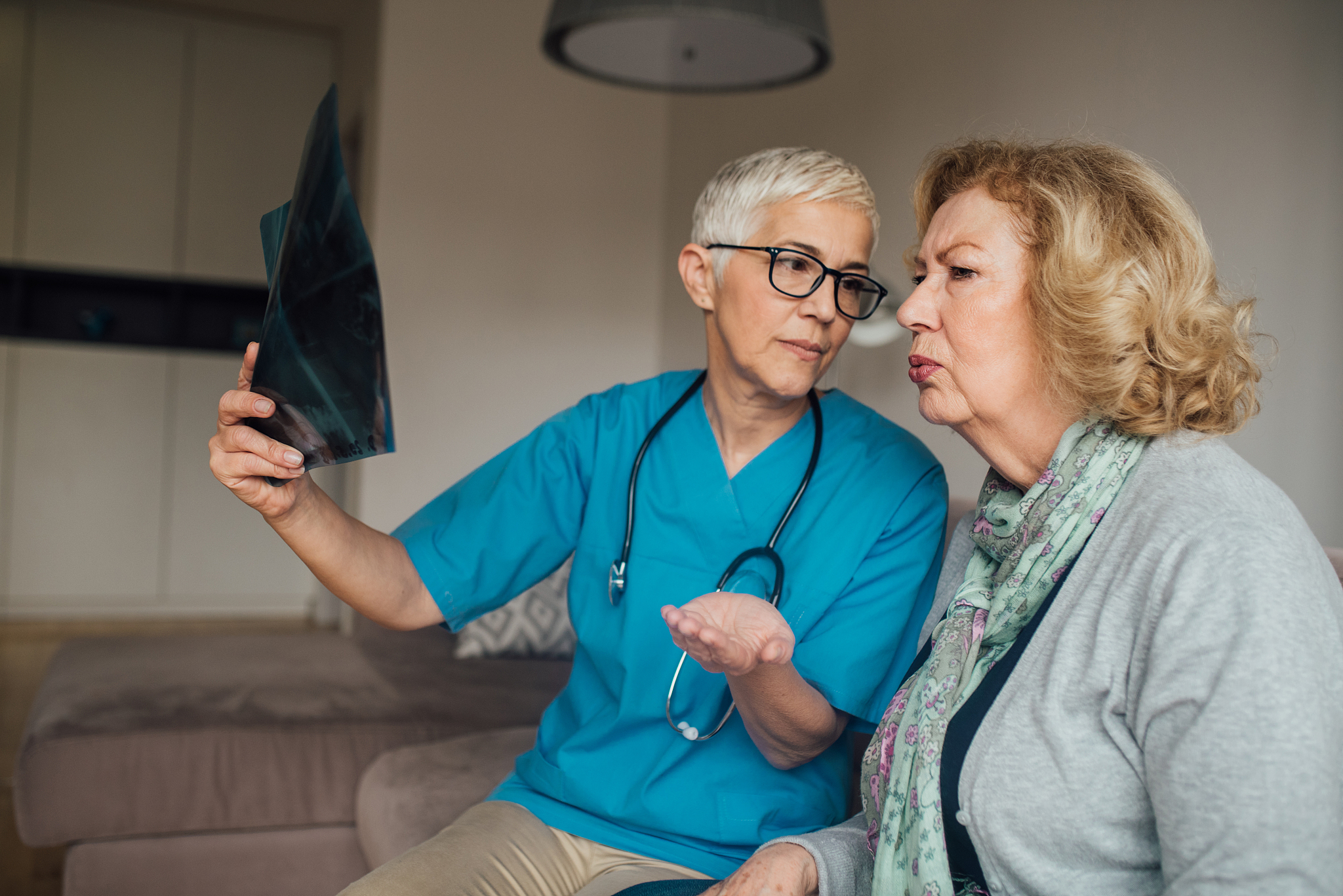 初中生读高级护理专业就业前景分析