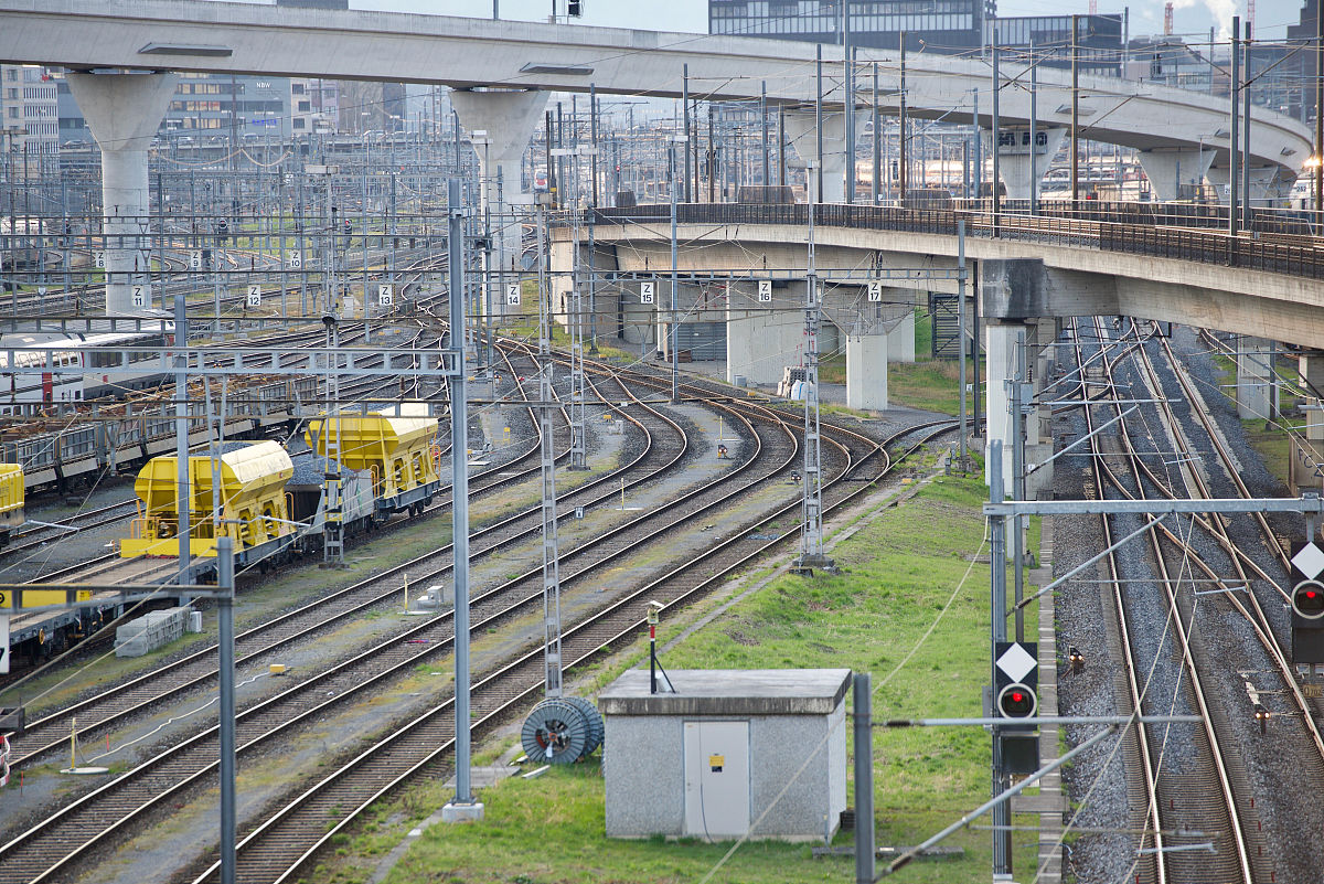 成都高铁学校就业前景：铁路运输以外，还能做什么？