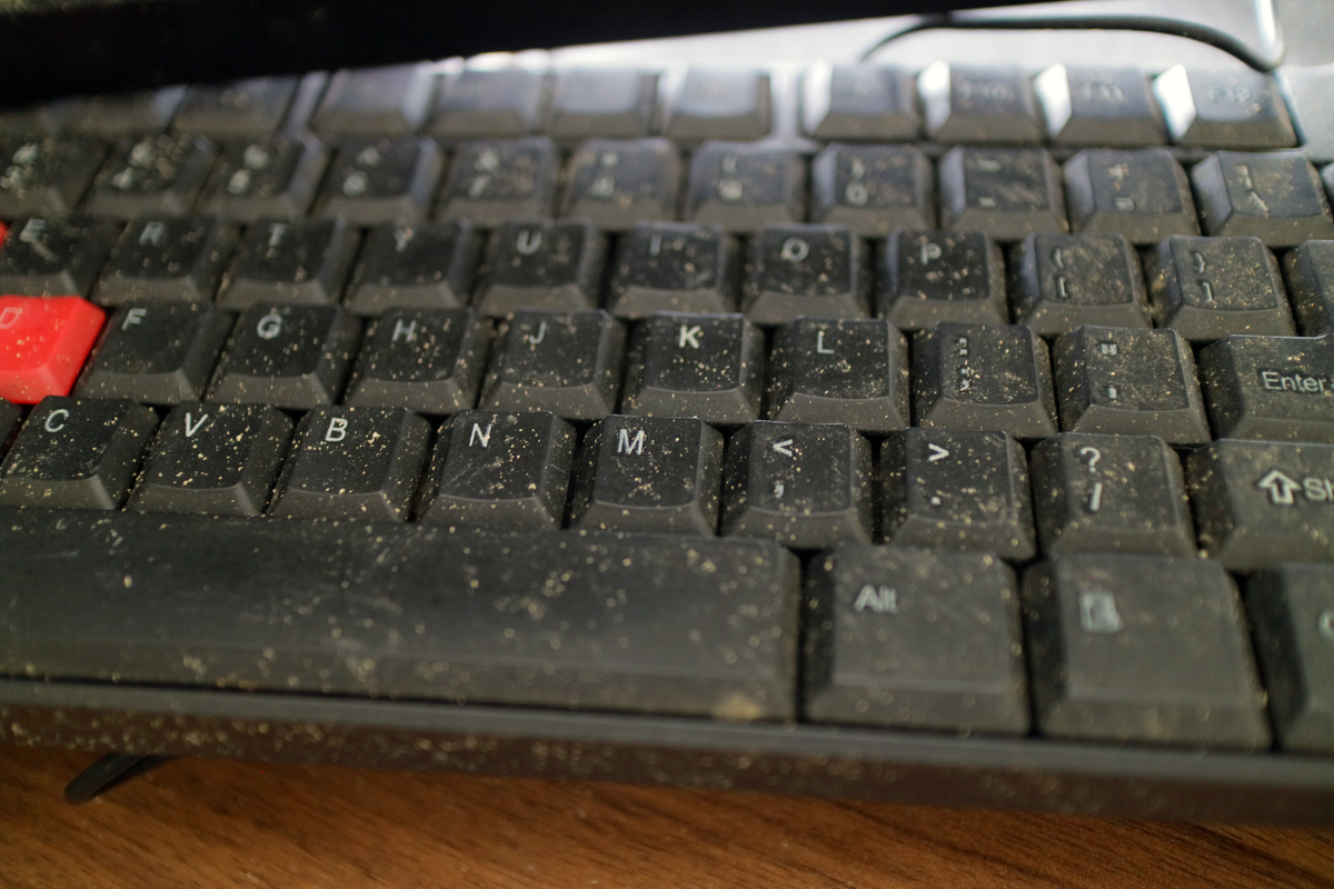 键盘按键按下很卡用力按才能按动怎么办