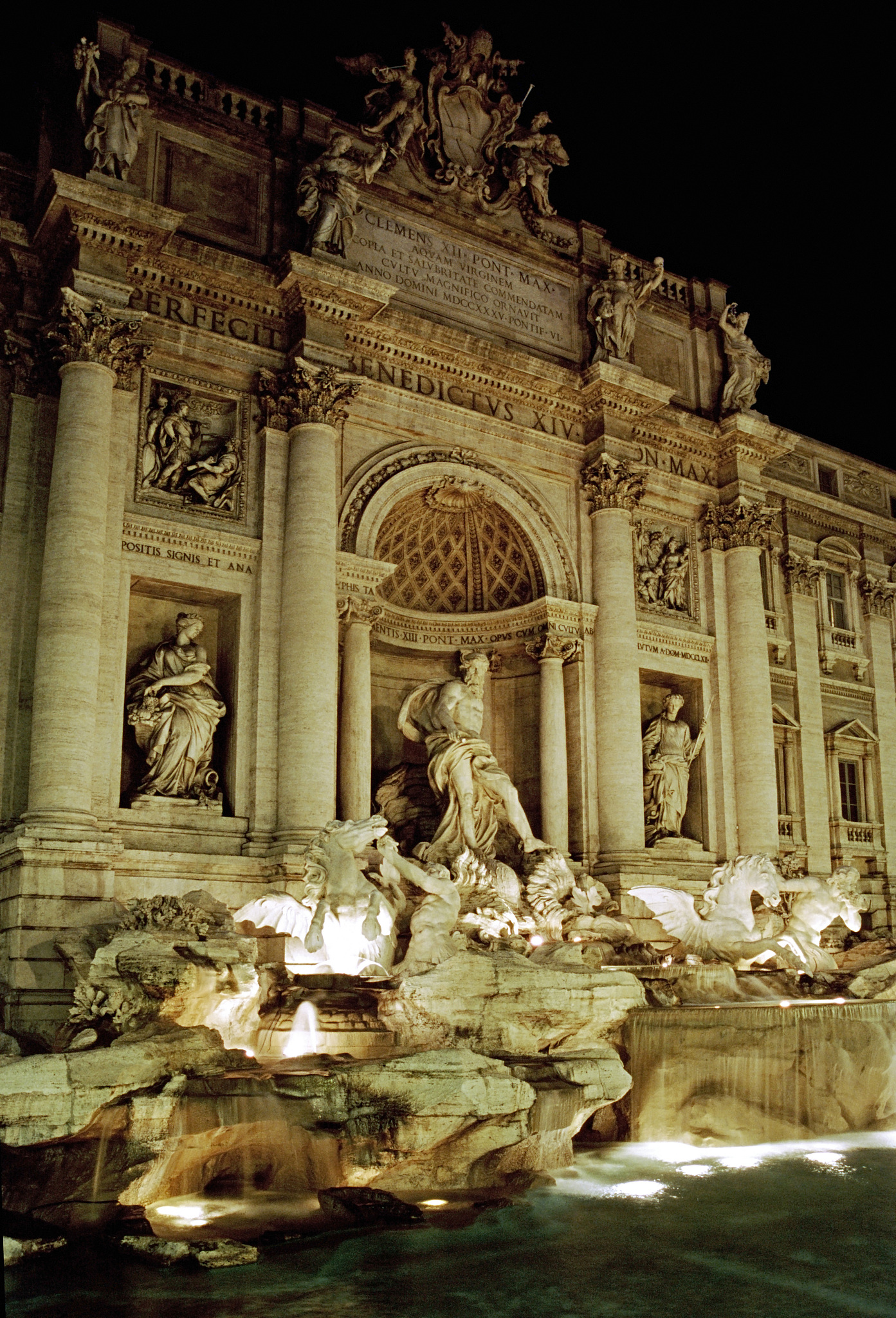 trevi fountain 1