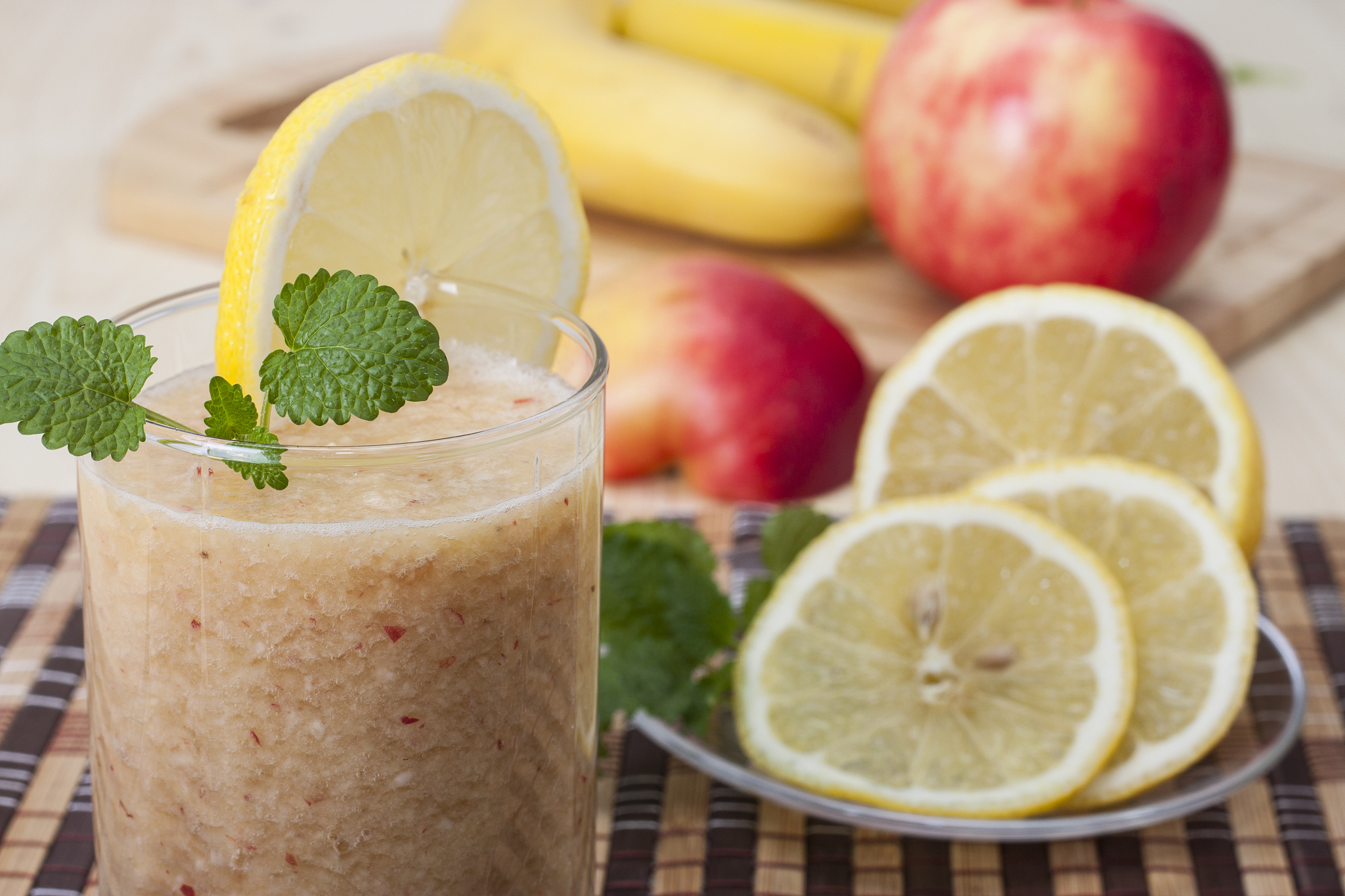 荔枝可以跟牛奶一起喝吗