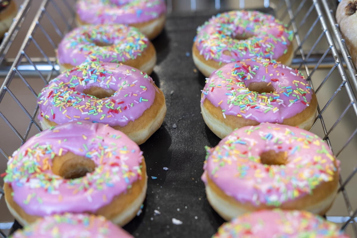 自制美味甜甜圈：简单食谱与步骤详解