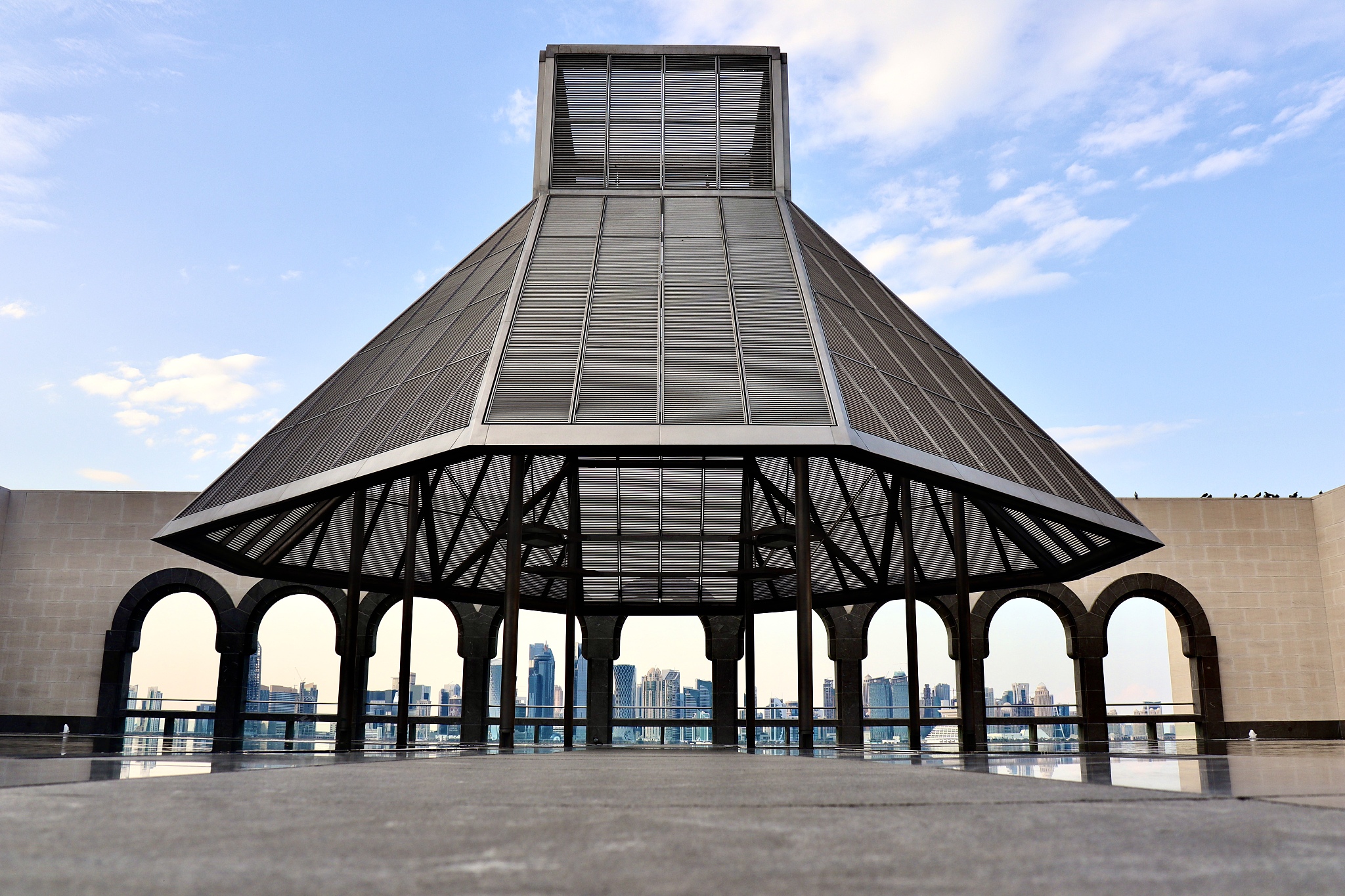 中西方建筑在某些方面的比较举例子对某一方面展开细说不少于1300字