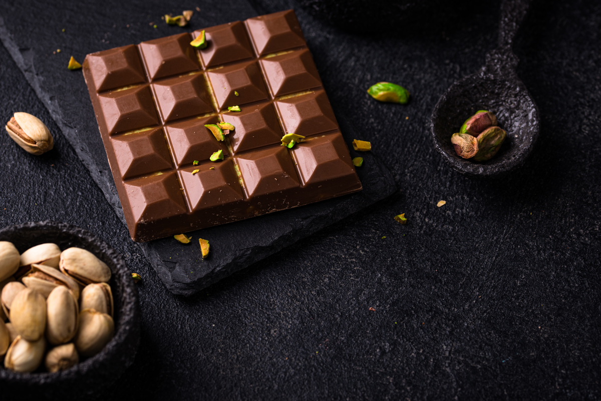 对下面这段话进行改写并且与网络上的话不相同：我们有经典巧克力风味系列这是一款以其独特而丰富的口味而备受赞誉