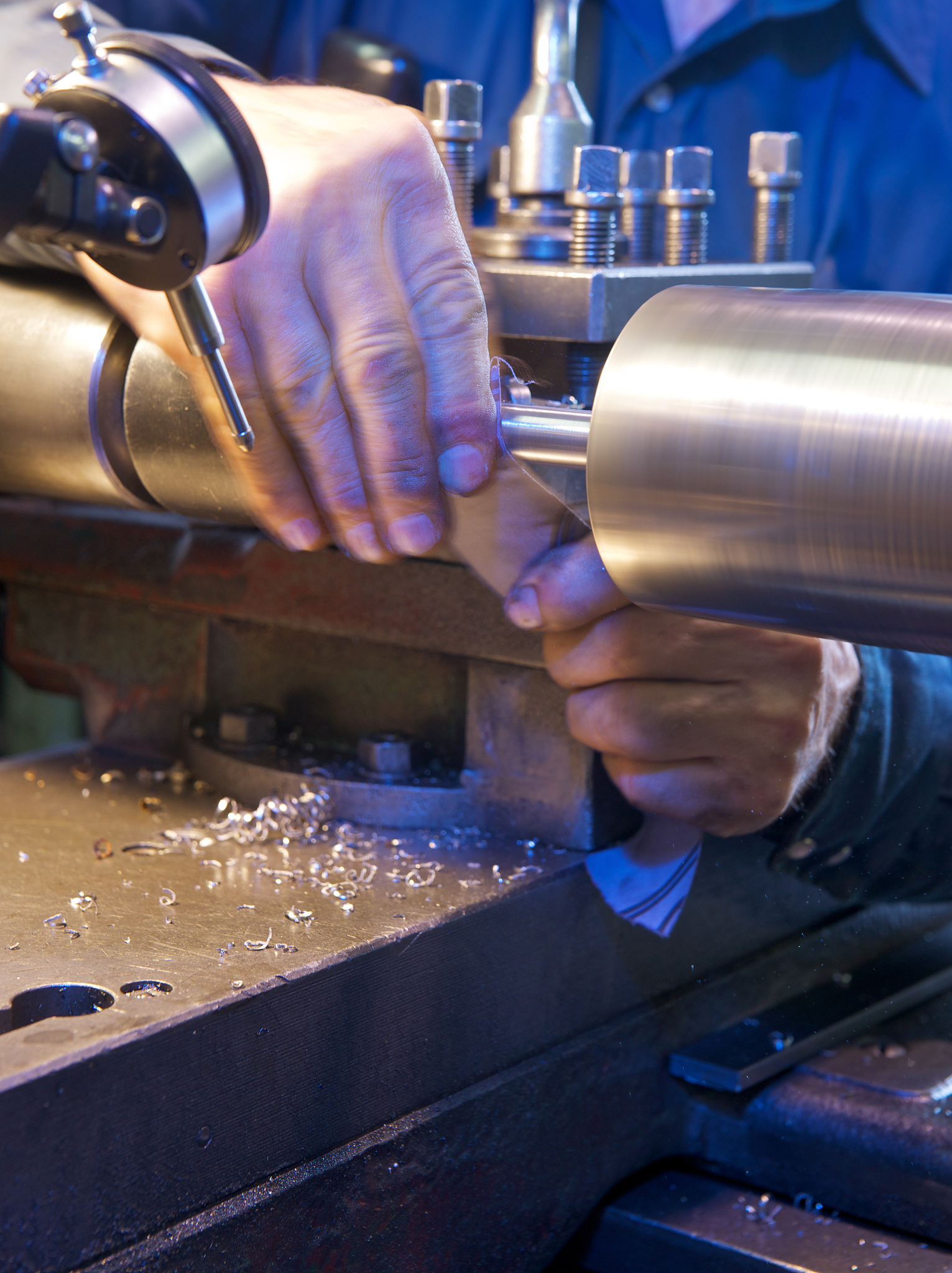 不锈钢加工黏刀原因分析：切削液使用技巧与案例分享