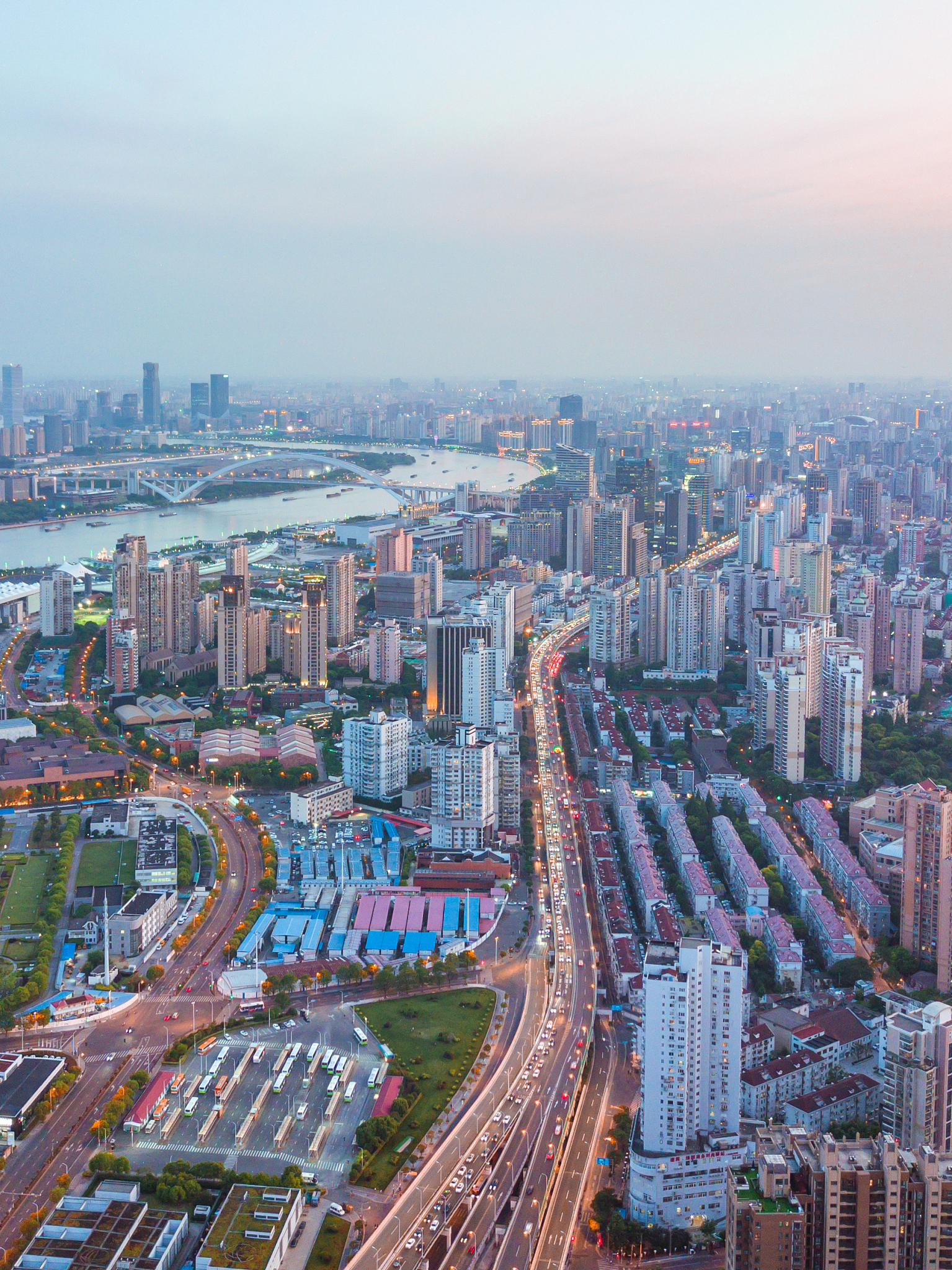 南昌 vs 太原：省会城市经济对比分析