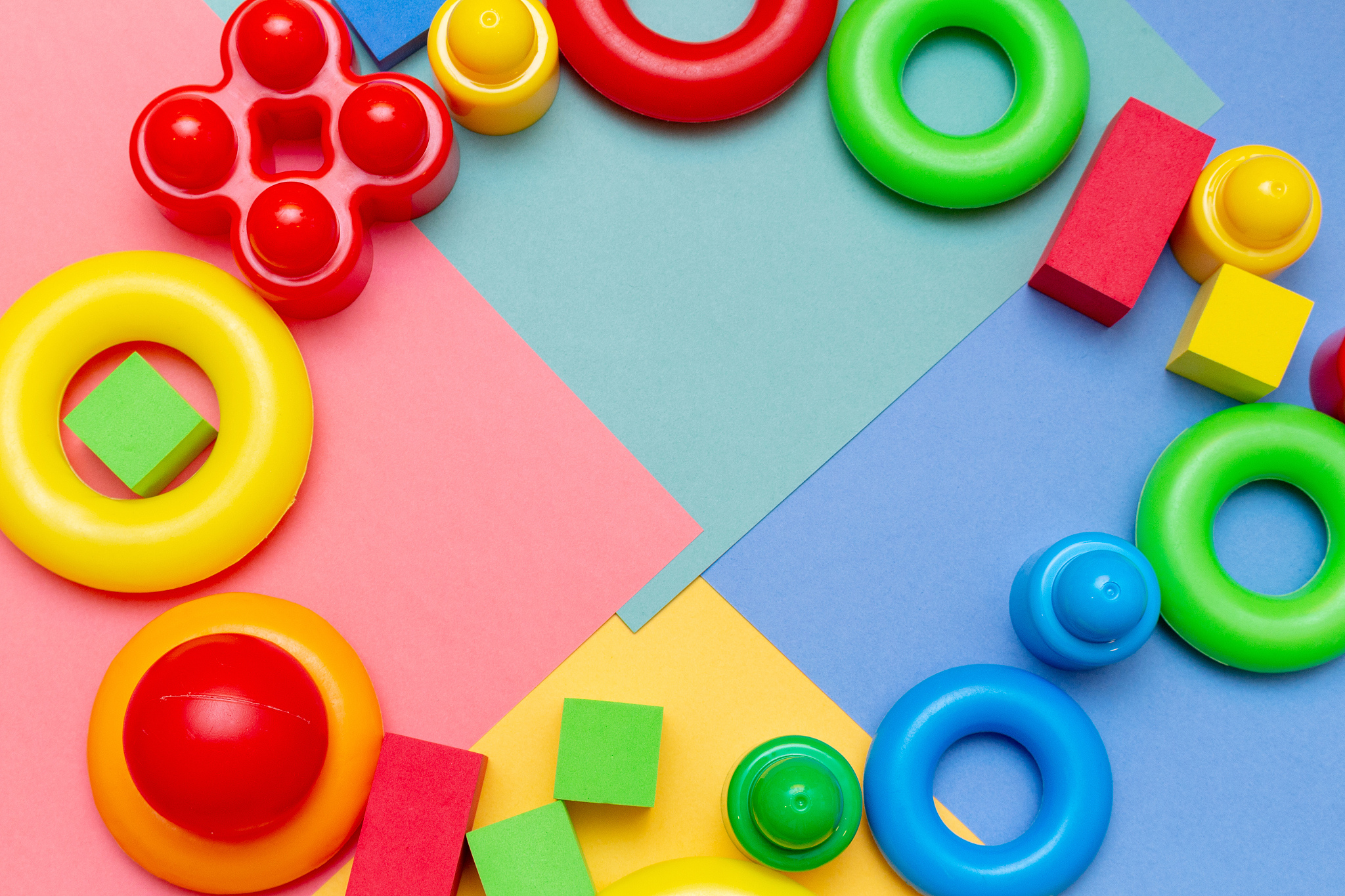 积木弟弟去世陪伴以这几个为主题生成一首200字的诗歌