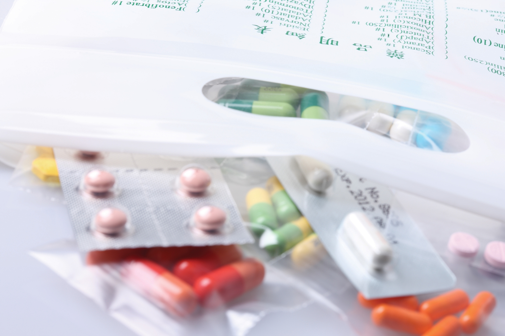 精神科药物副作用机制研究：药物相互作用的影响