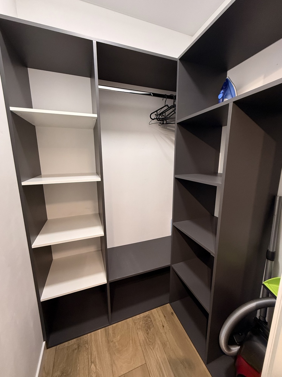 衣橱添色：高级典雅的中文解读