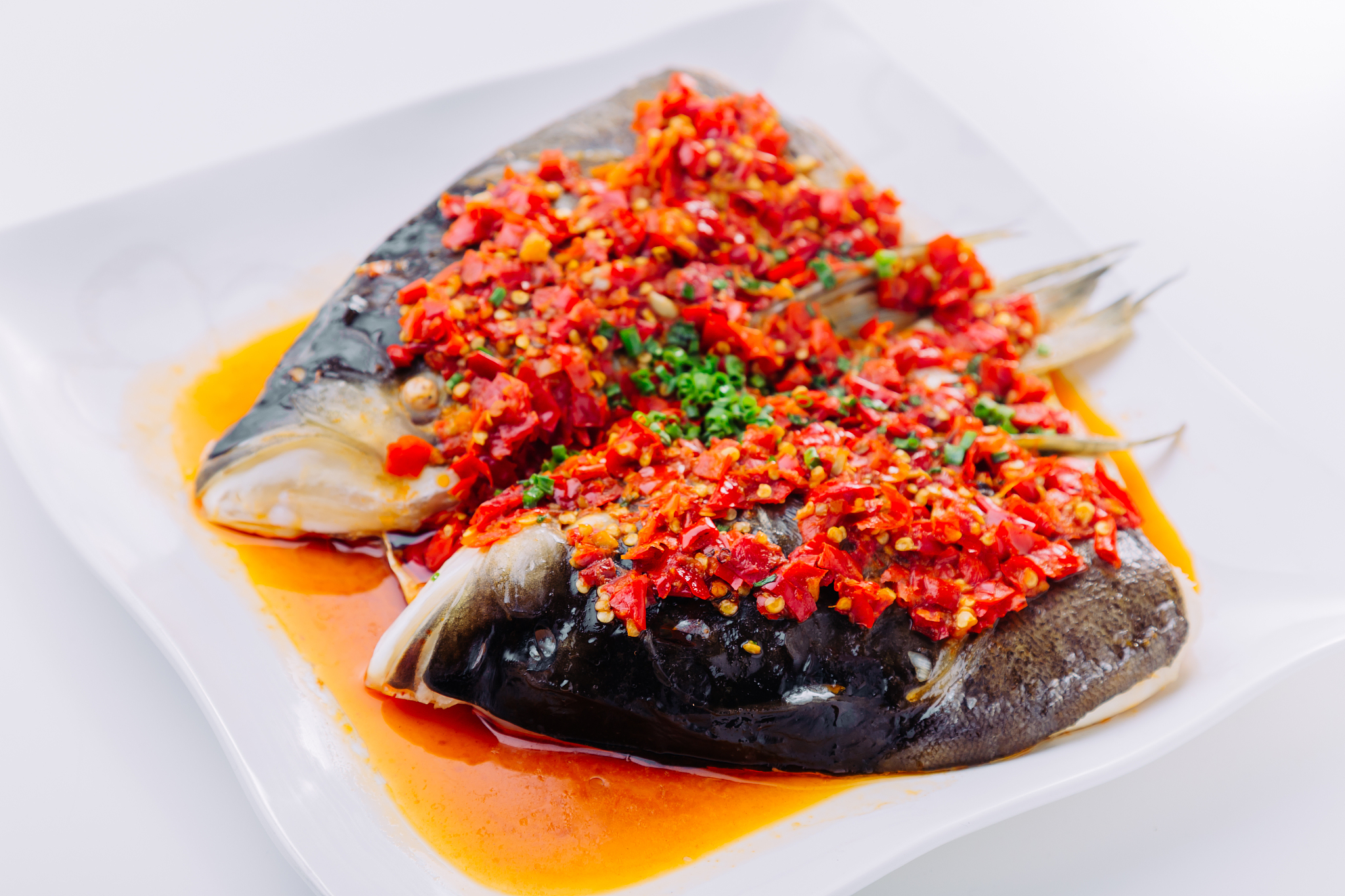 湖南经典菜：剁椒鱼头做法详解