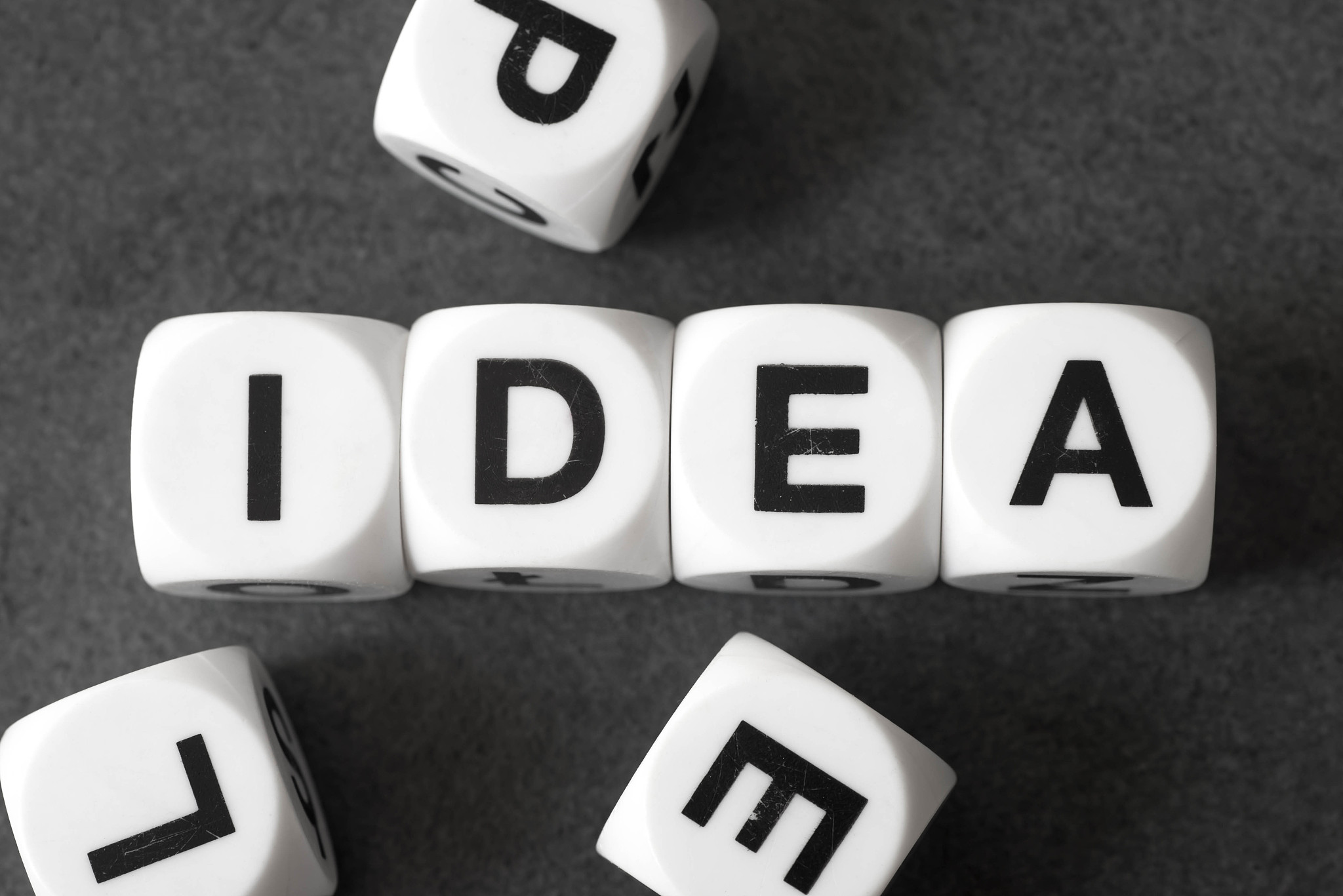 小学人教版英语教材教学内容综合分析论文