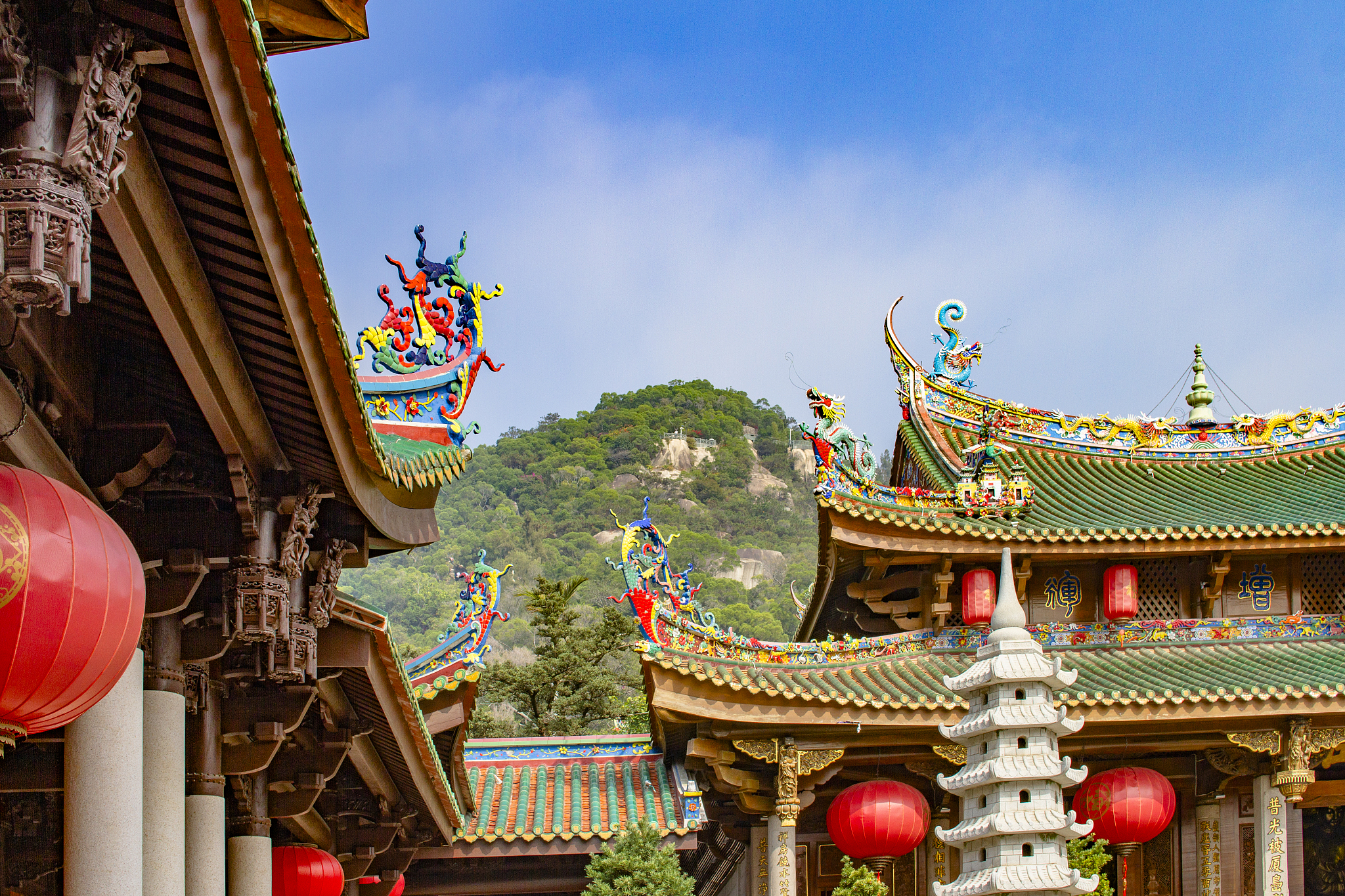 给论文《洛阳市旅游业发展现状及对策研究》写一个三千字的结尾处的不足与展望