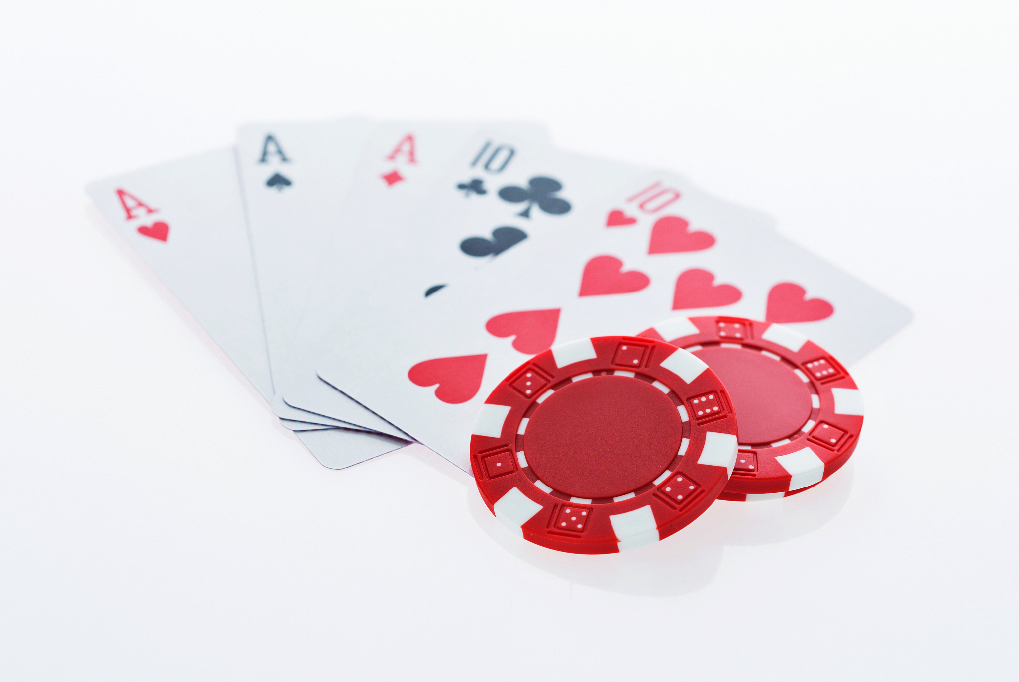 多人游戏中的复合成本函数：组内策略与竞争组策略的相互影响