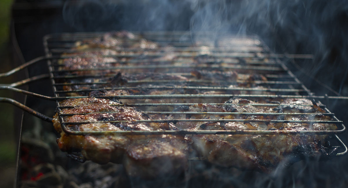 解析《人生一串》：中国餐饮文化呈现与社会影响力