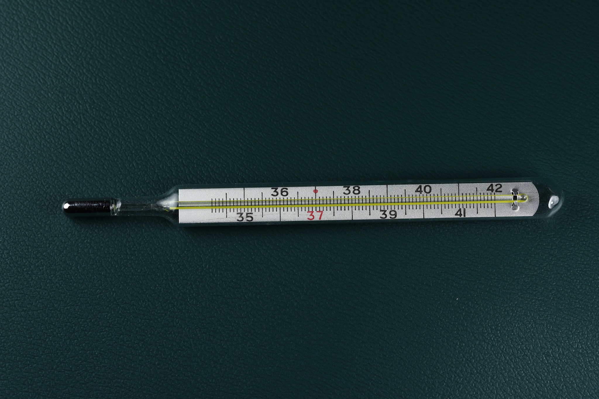 酸度计使用前必须选用什么溶液进行校正?