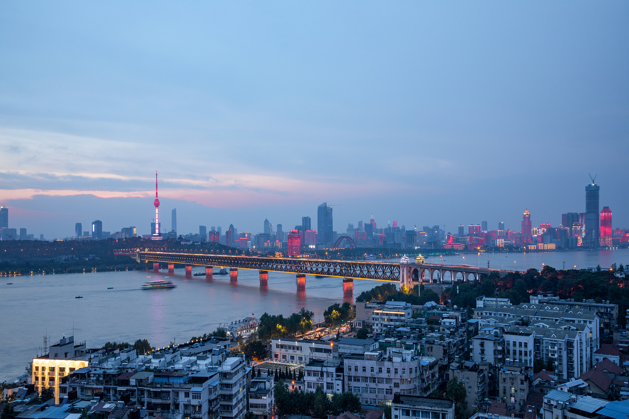 武汉长江大桥龟山电视塔夜景